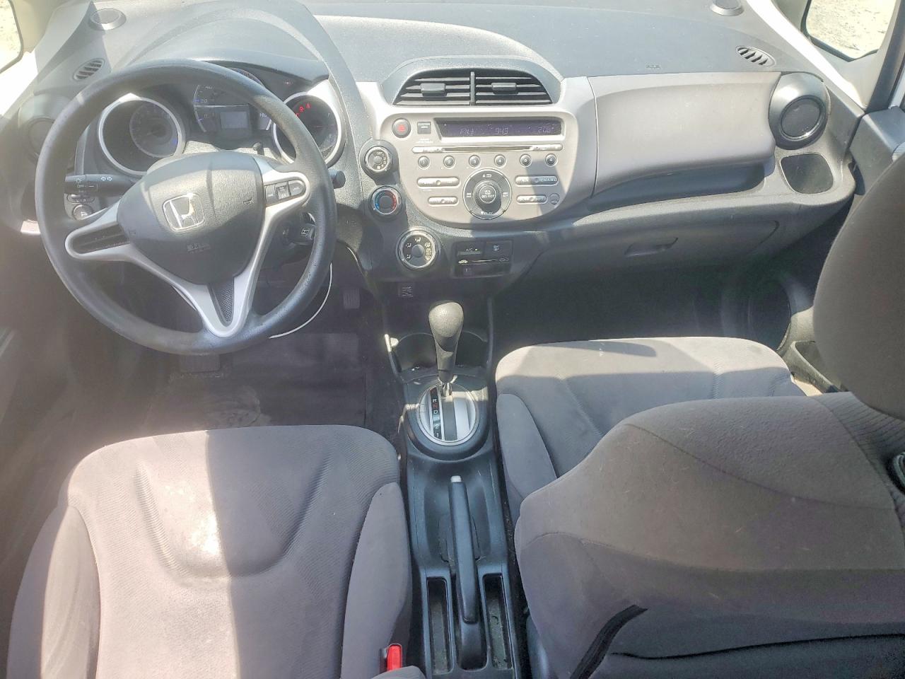 2013 Honda Fit White vin: JHMGE8H33DC036233