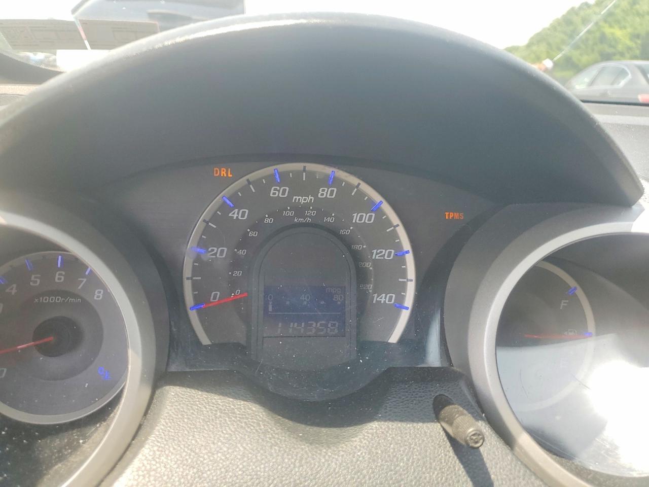 2013 Honda Fit White vin: JHMGE8H33DC036233