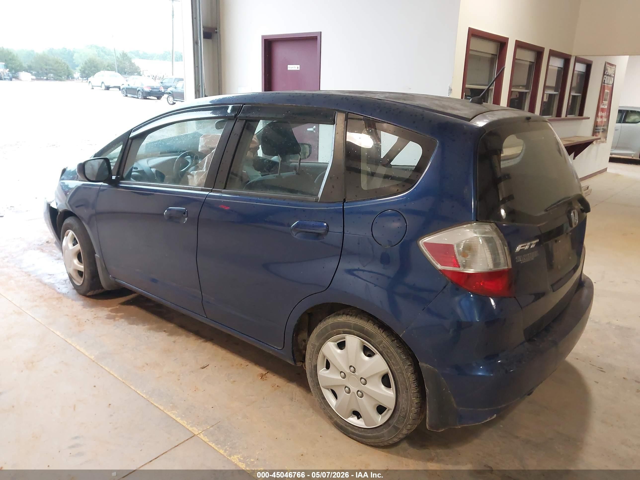 2013 Honda Fit   Синий vin: JHMGE8H33DC055686
