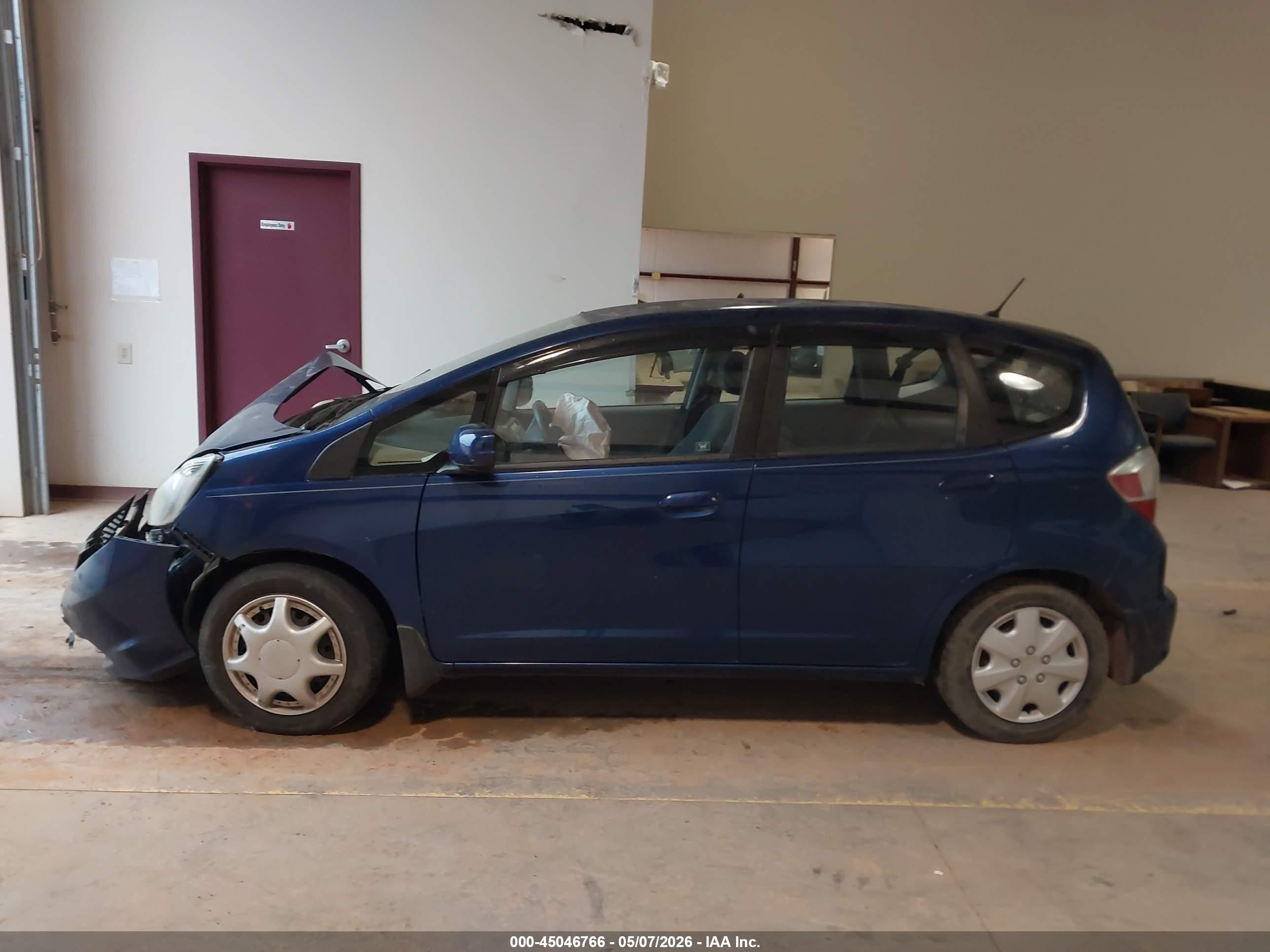 2013 Honda Fit   Синий vin: JHMGE8H33DC055686