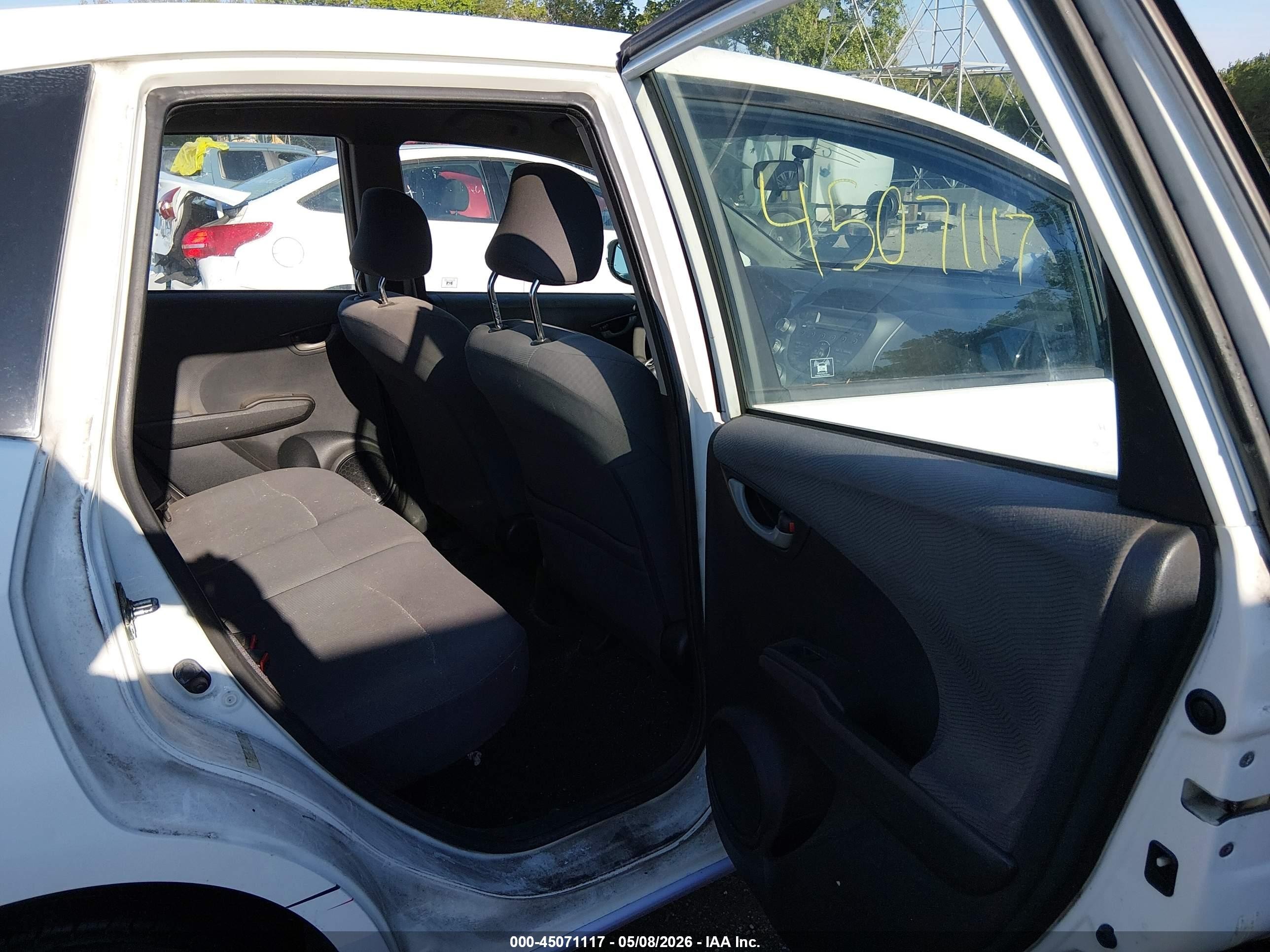 2013 Honda Fit   White vin: JHMGE8H33DC061634