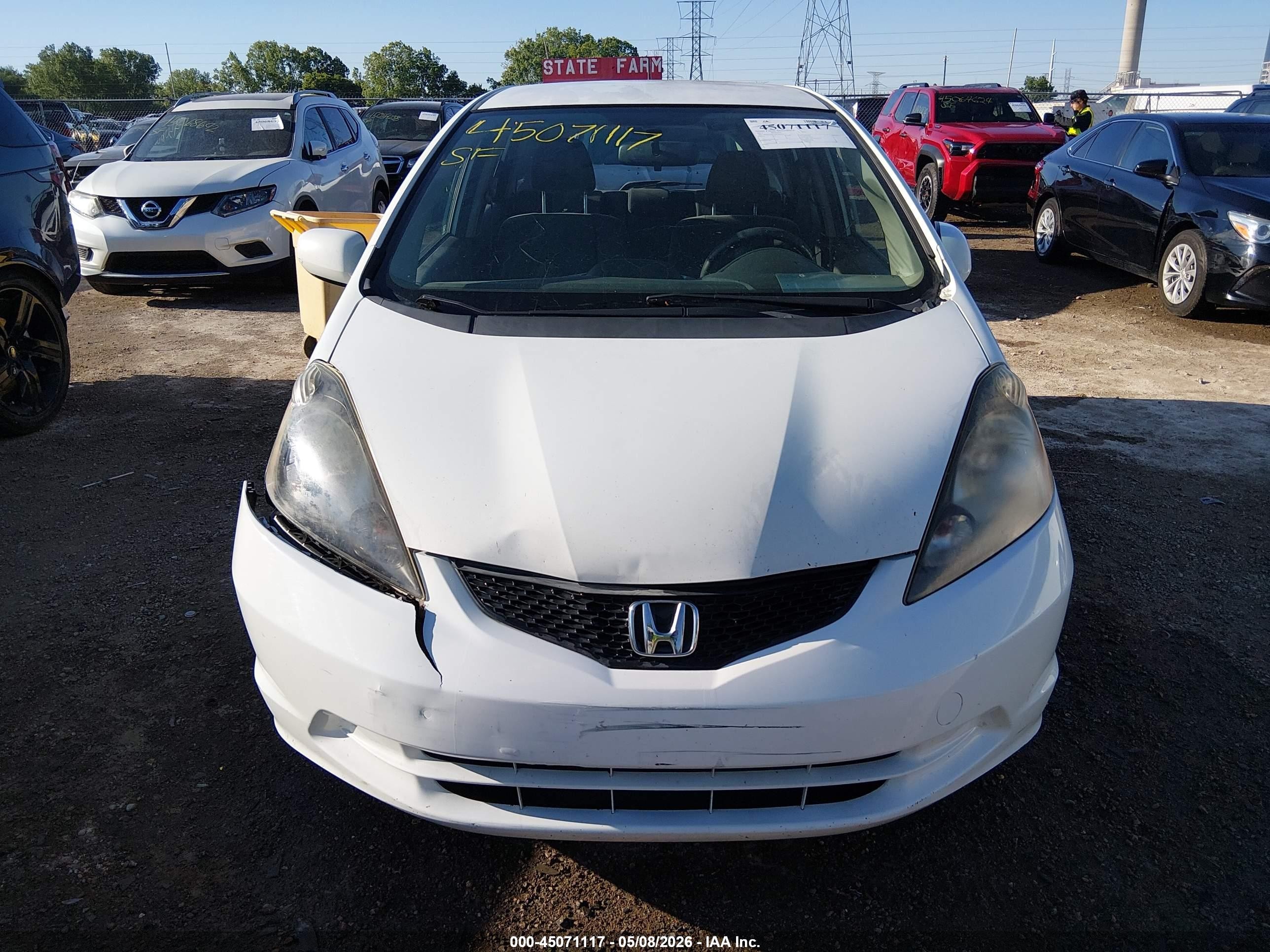 2013 Honda Fit   White vin: JHMGE8H33DC061634