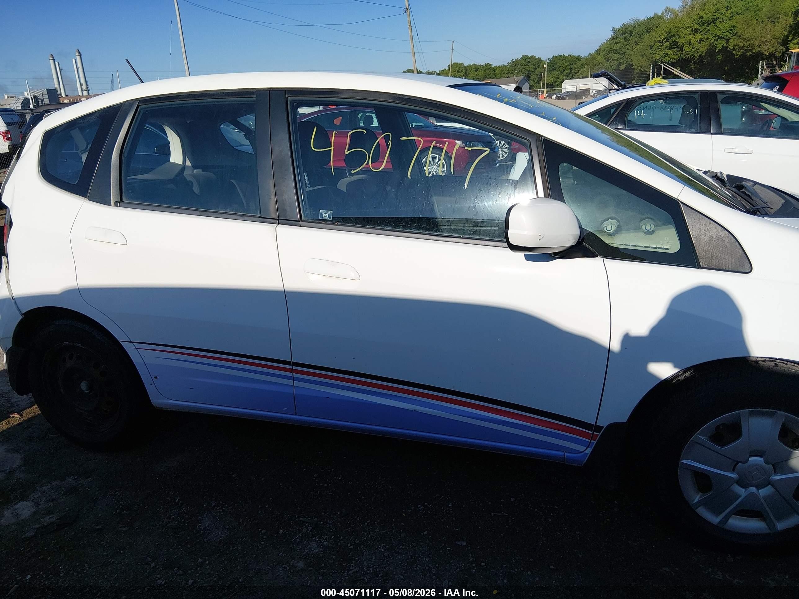 2013 Honda Fit   White vin: JHMGE8H33DC061634