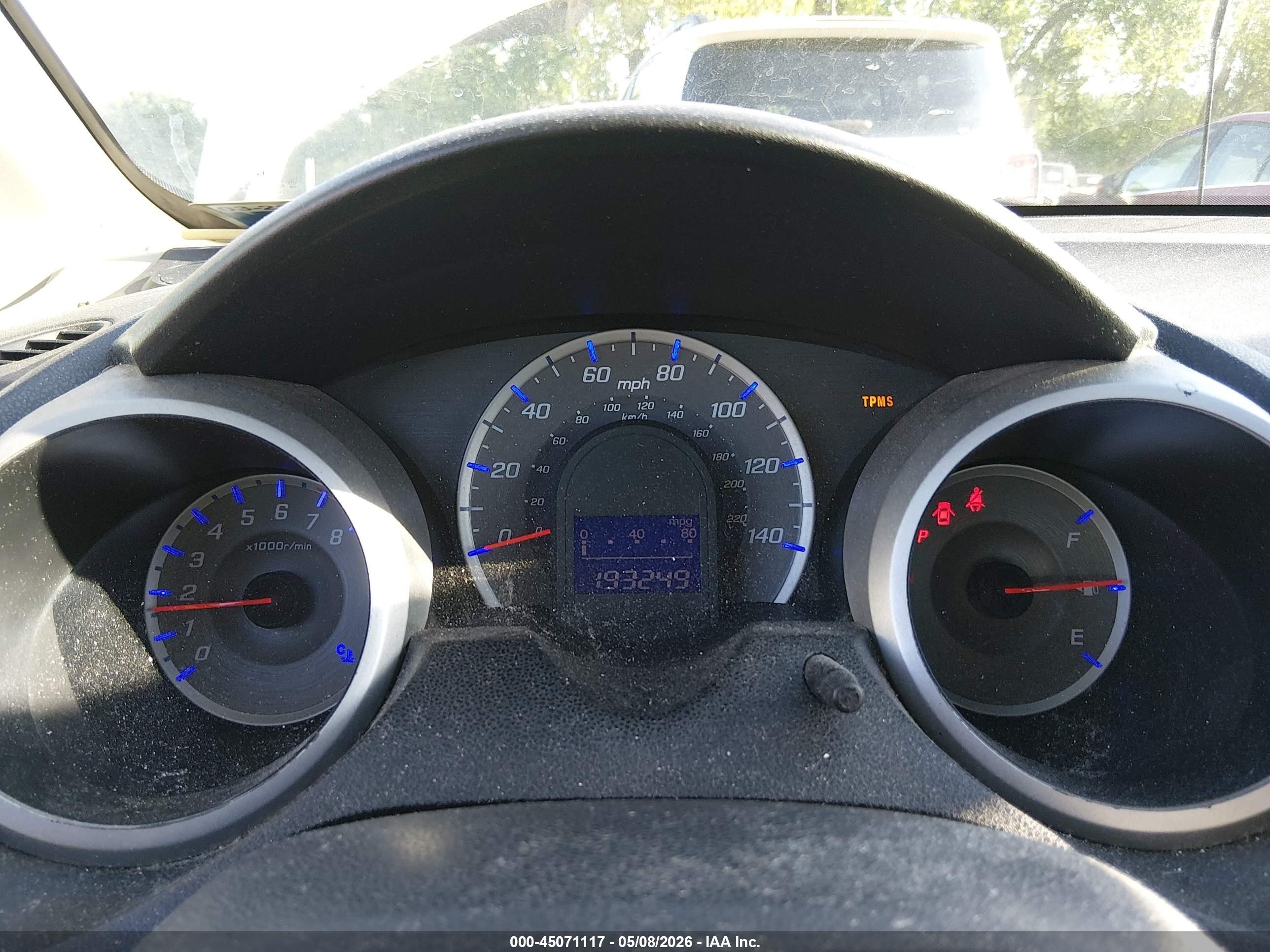 2013 Honda Fit   White vin: JHMGE8H33DC061634