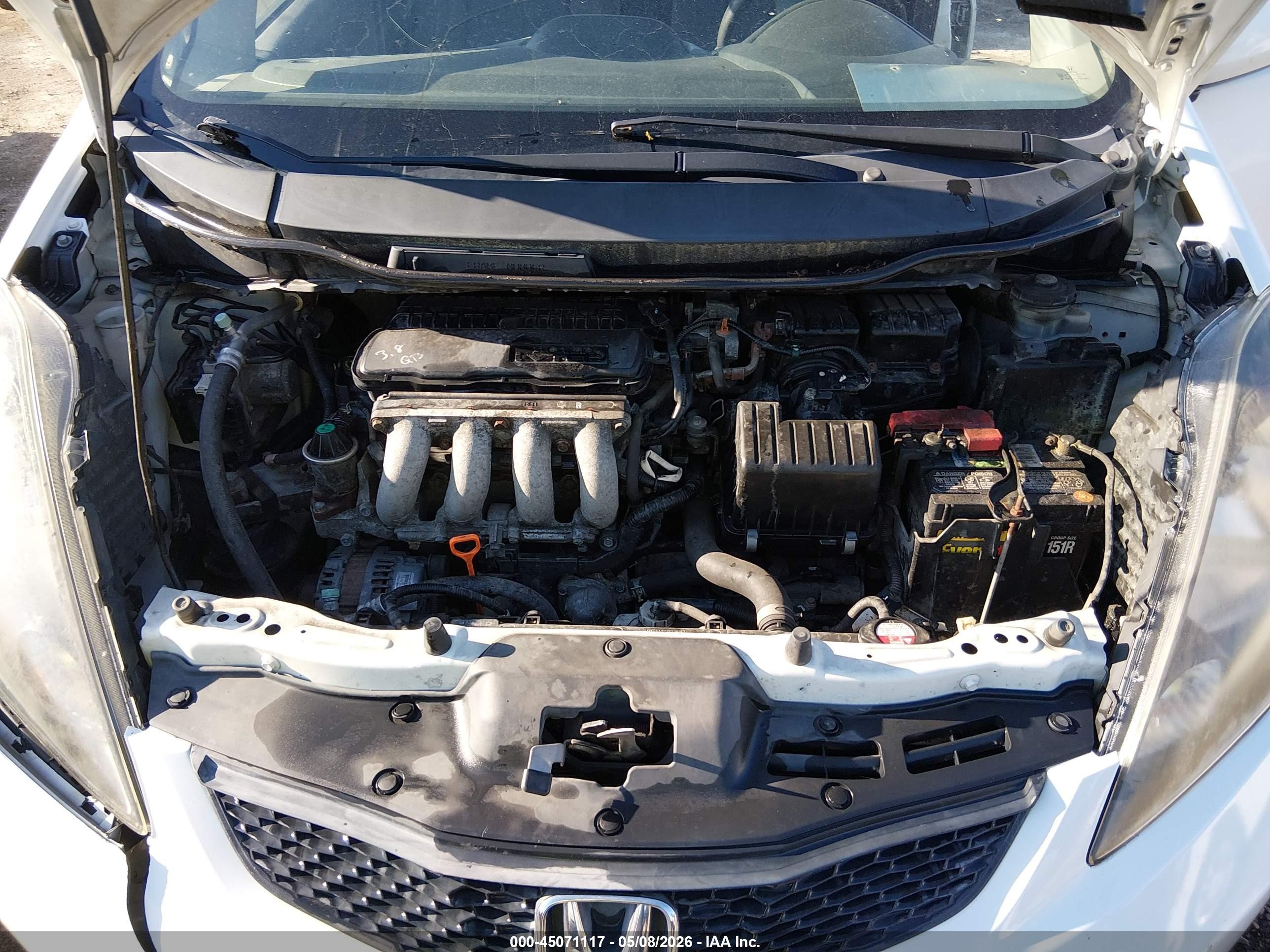 2013 Honda Fit   White vin: JHMGE8H33DC061634