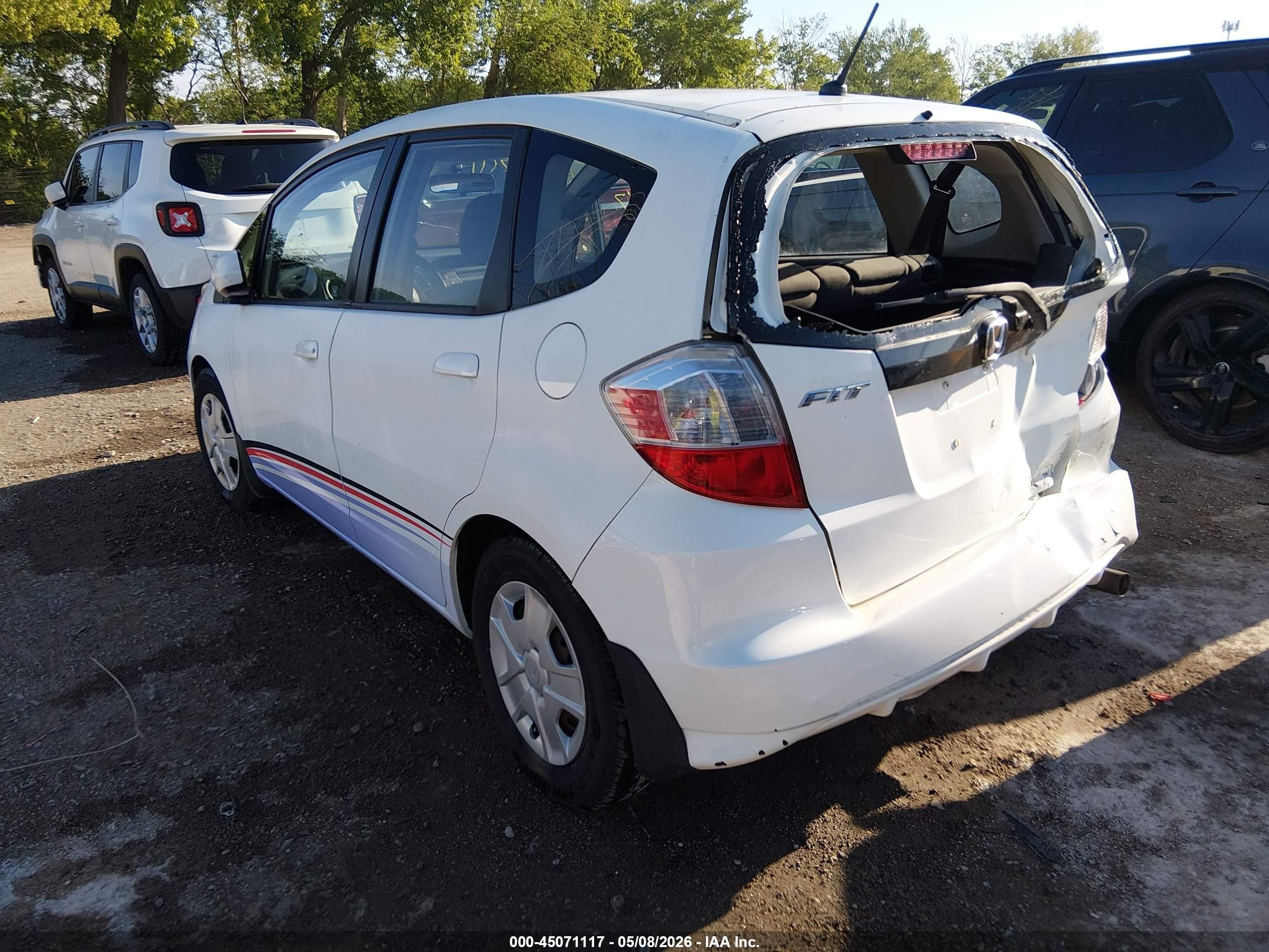 2013 Honda Fit   White vin: JHMGE8H33DC061634