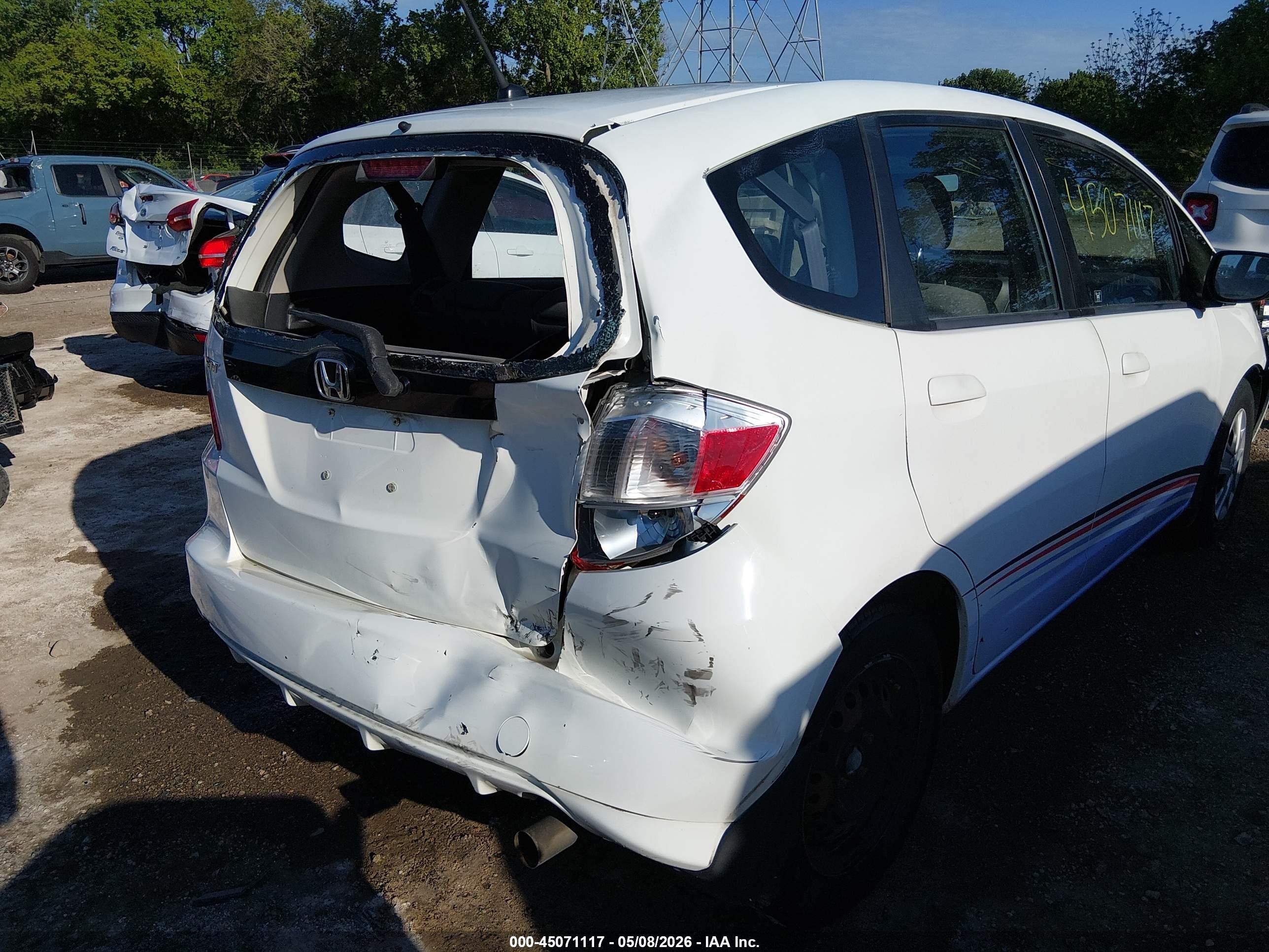 2013 Honda Fit   White vin: JHMGE8H33DC061634