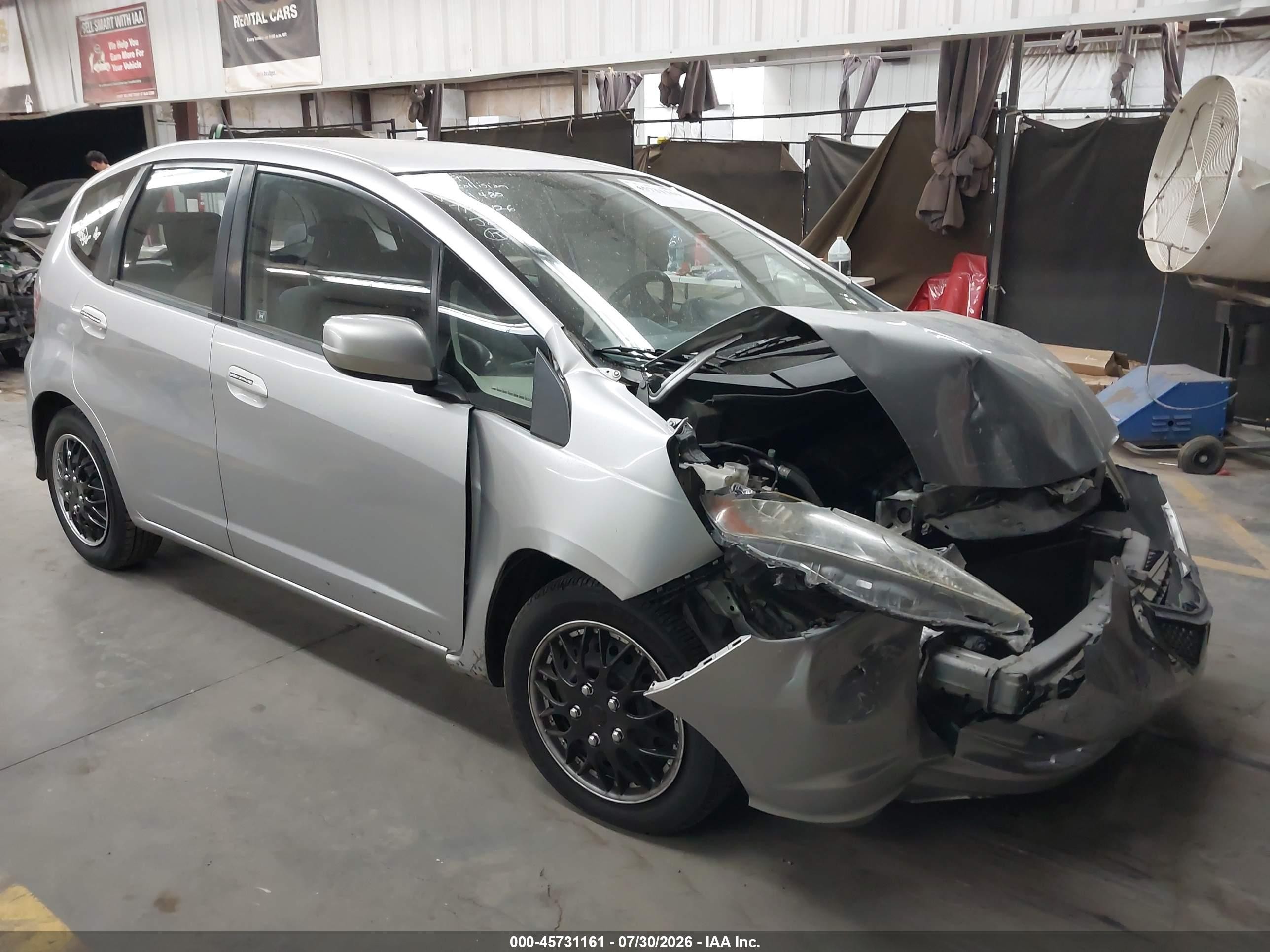 2013 Honda Fit   Silver vin: JHMGE8H33DC081480