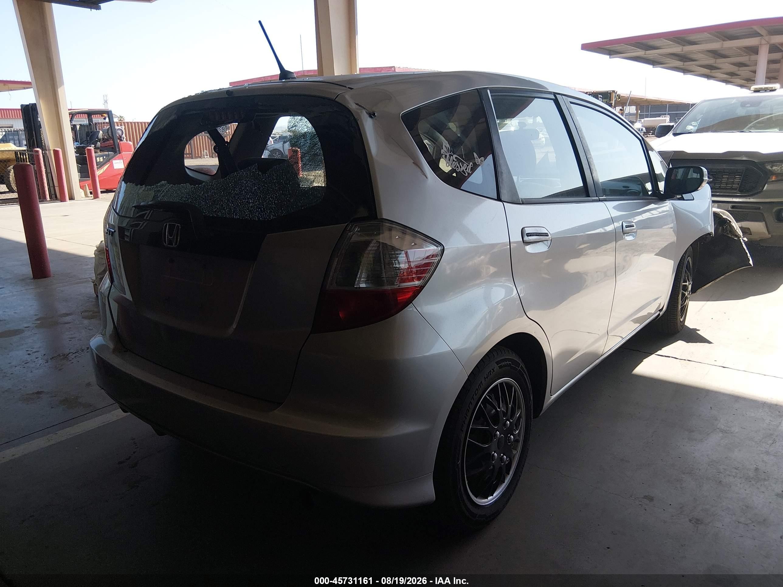 2013 Honda Fit   Серебряный vin: JHMGE8H33DC081480
