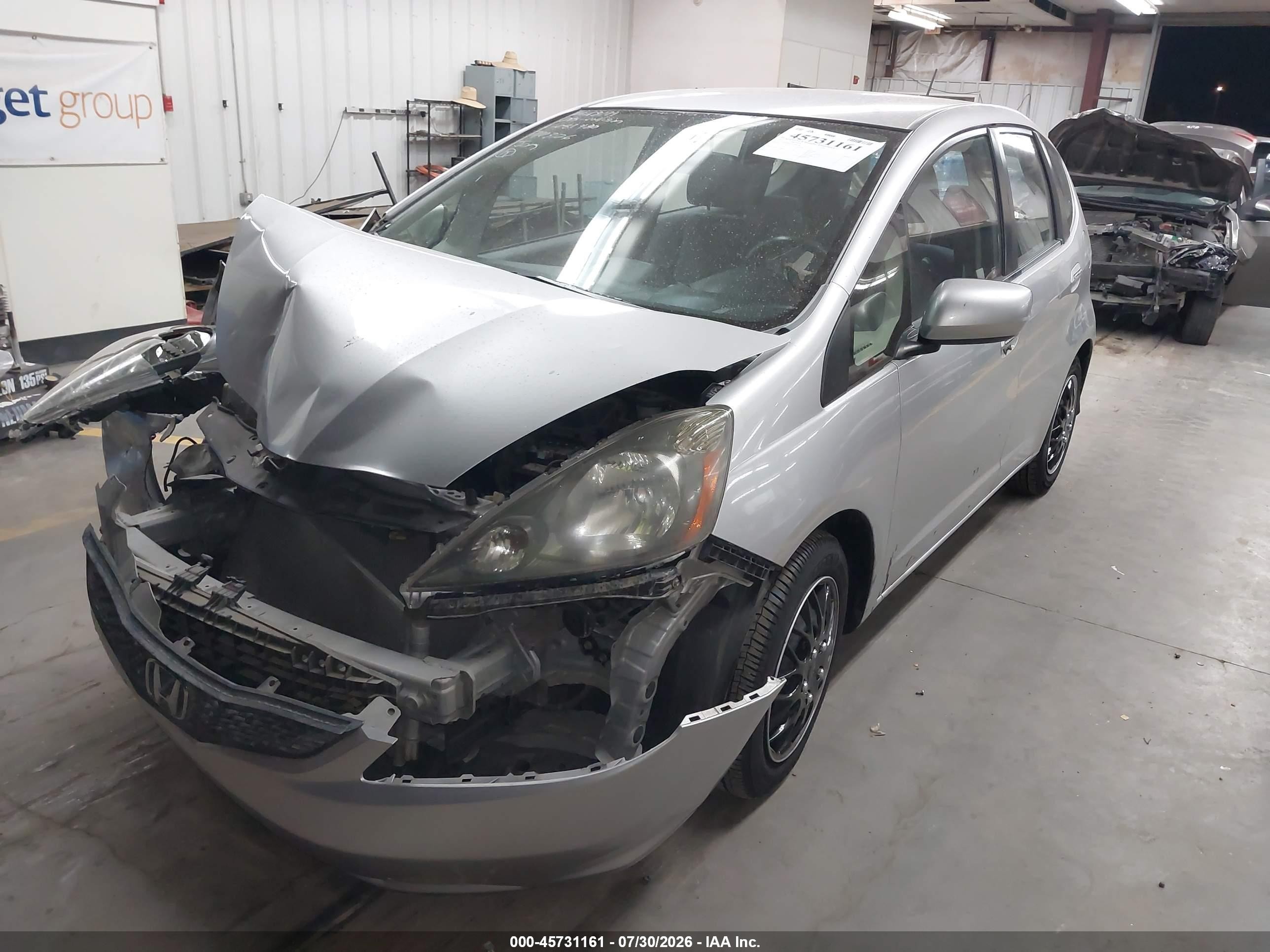 2013 Honda Fit   Серебряный vin: JHMGE8H33DC081480