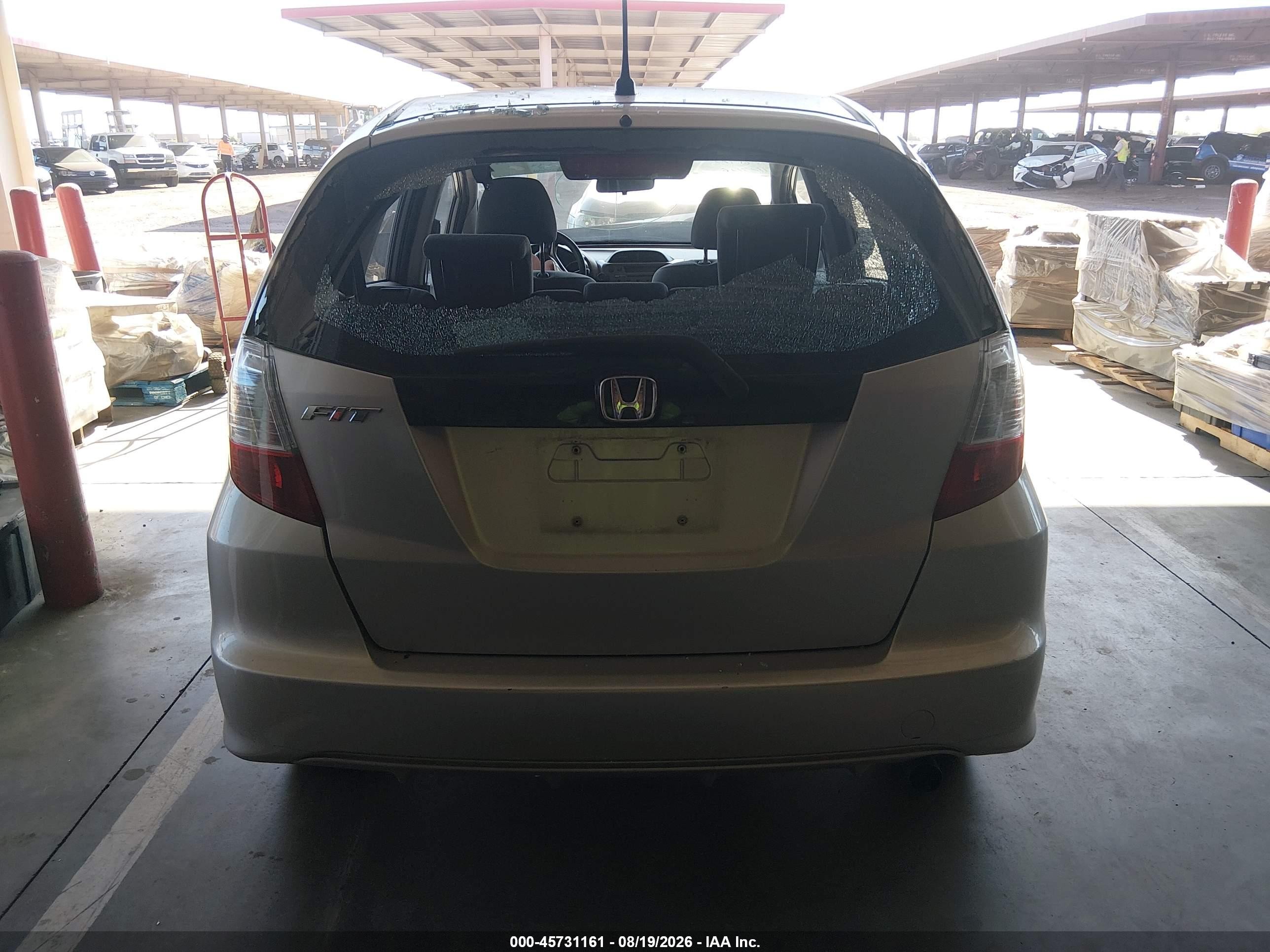 2013 Honda Fit   Серебряный vin: JHMGE8H33DC081480