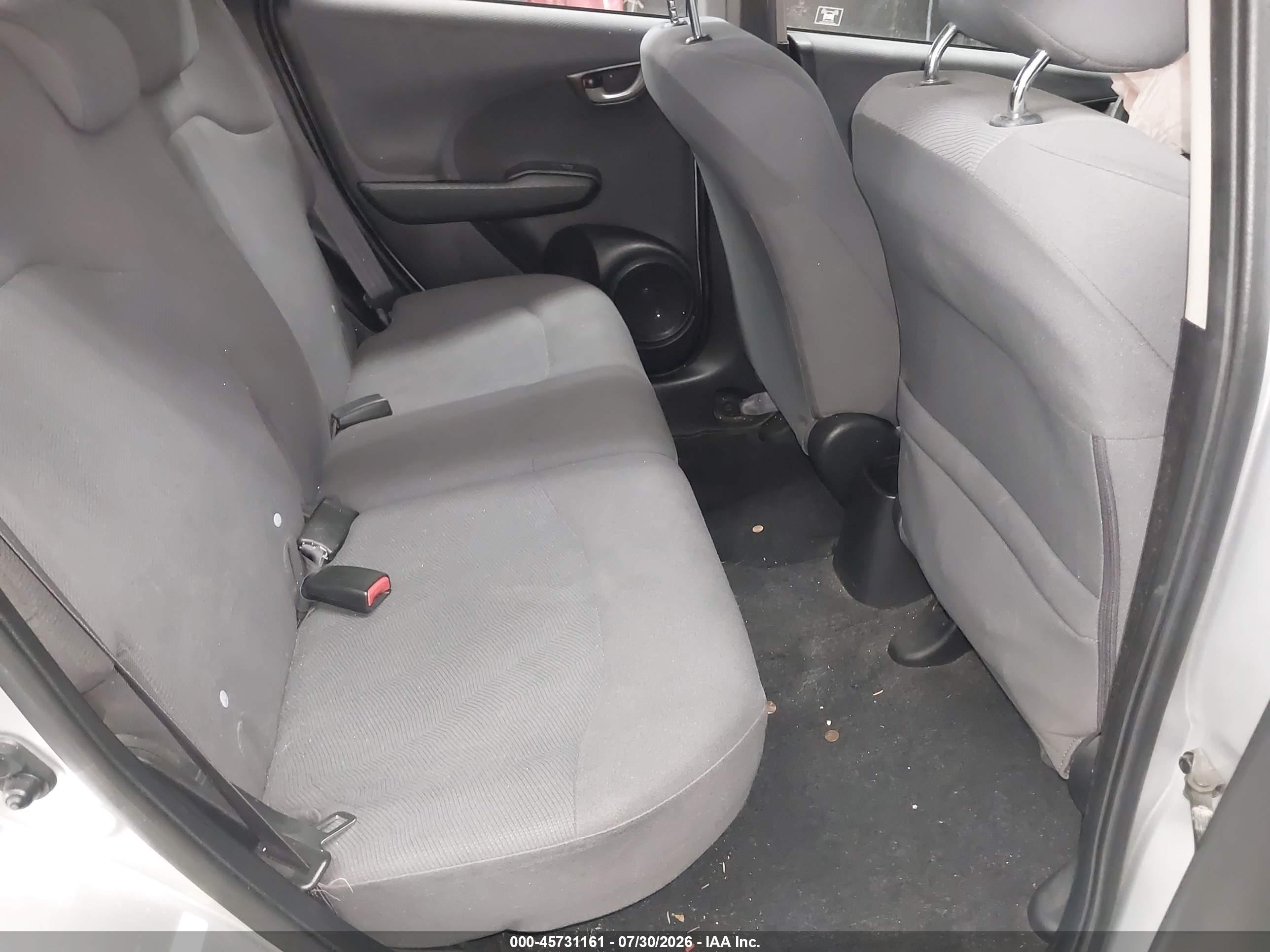 2013 Honda Fit   Серебряный vin: JHMGE8H33DC081480