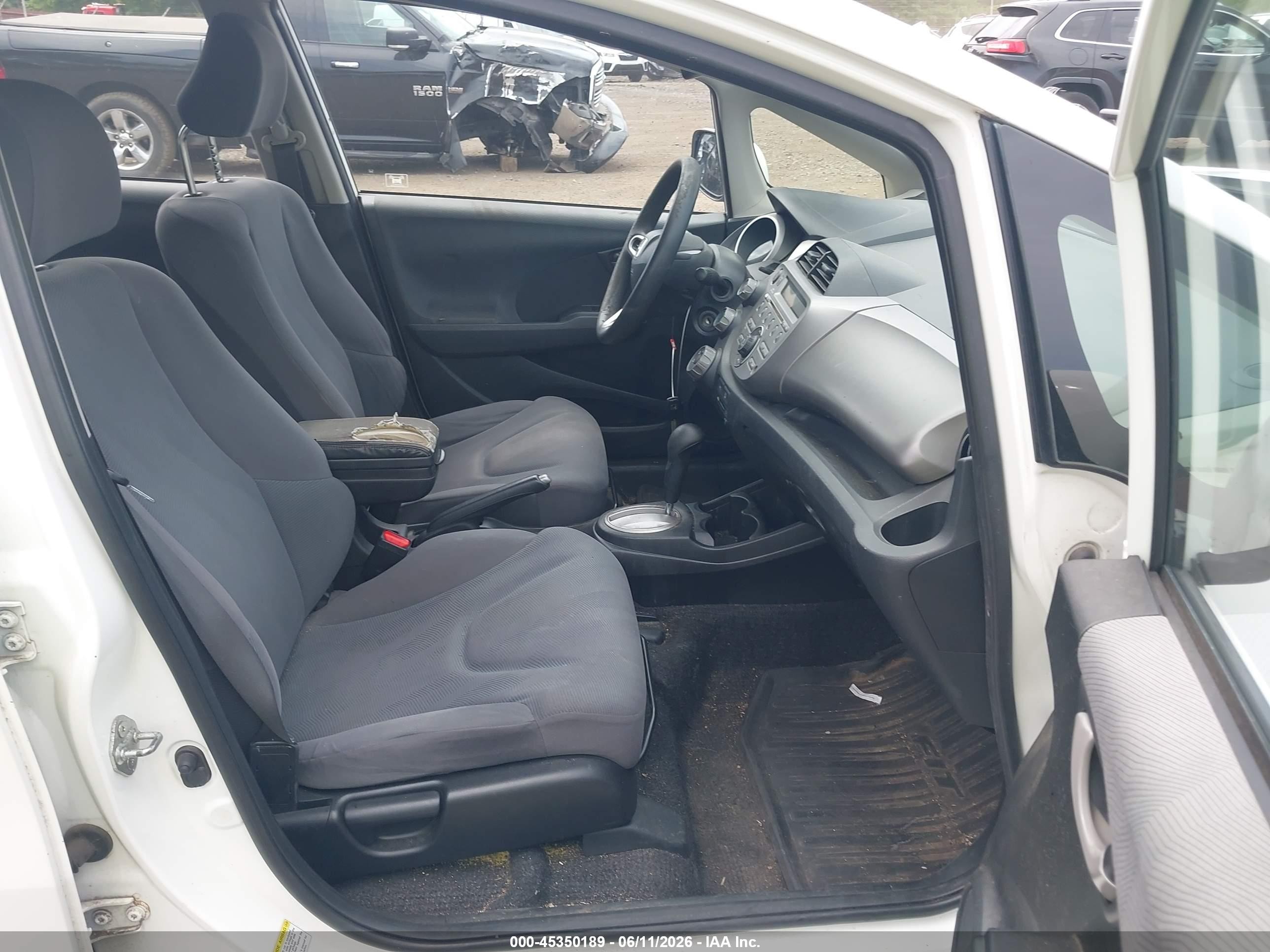 2012 Honda Fit   White vin: JHMGE8H34CC020377