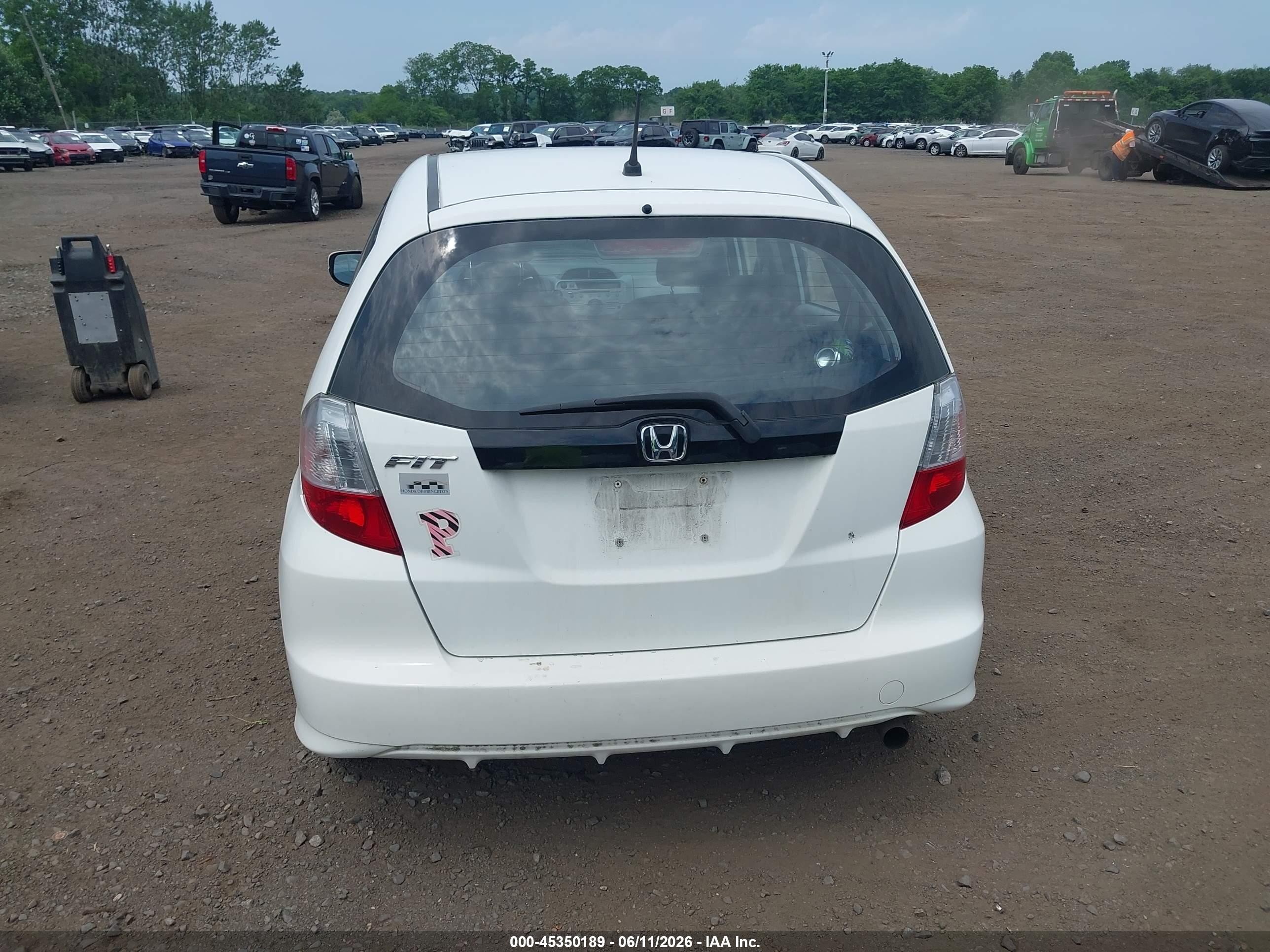 2012 Honda Fit   White vin: JHMGE8H34CC020377