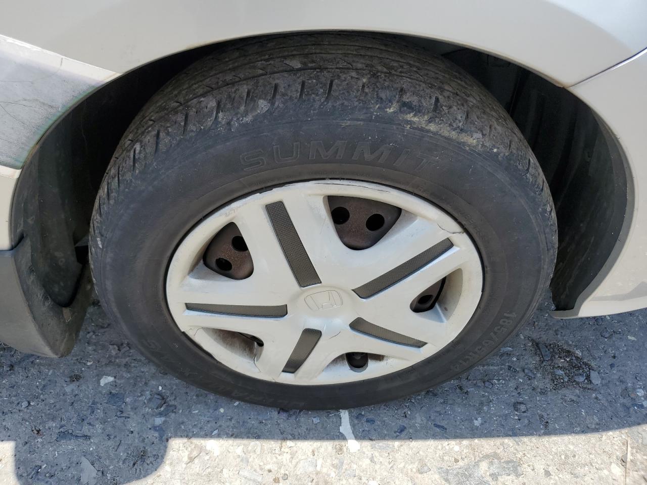 2012 Honda Fit Серебряный vin: JHMGE8H34CS003598 Damage: Right Front Wheel Cover, Broken, Replacement Required