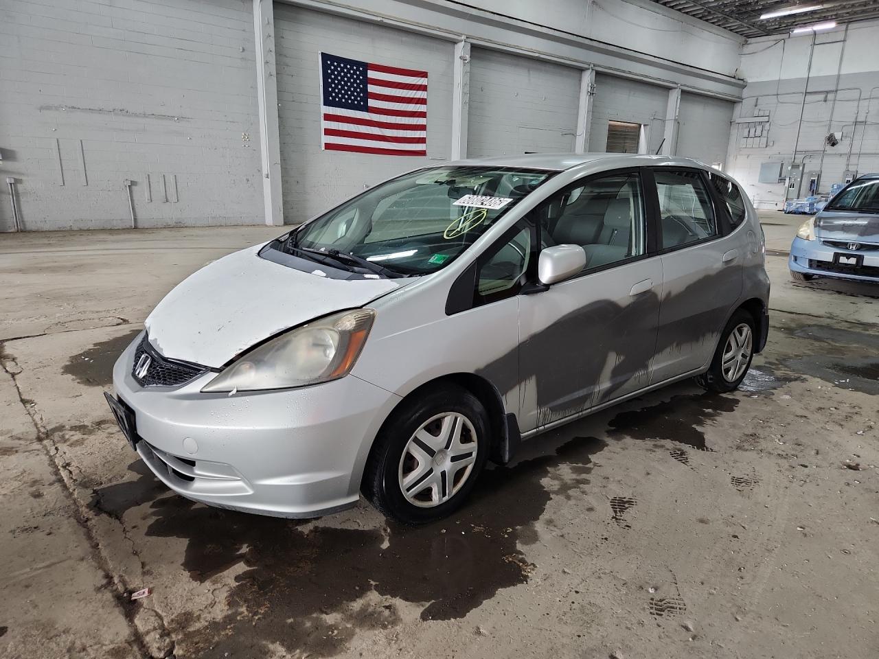 2012 Honda Fit Серебряный vin: JHMGE8H34CS003598 Damage: Left Front Fender, Repainted, Substandard Repair