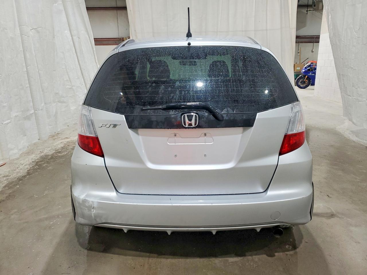 2013 Honda Fit Silver vin: JHMGE8H34DC007906