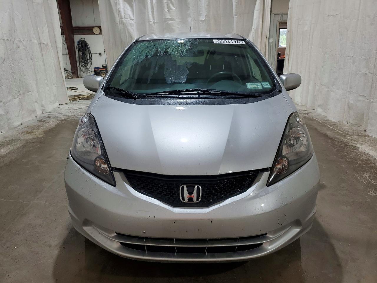2013 Honda Fit Silver vin: JHMGE8H34DC007906