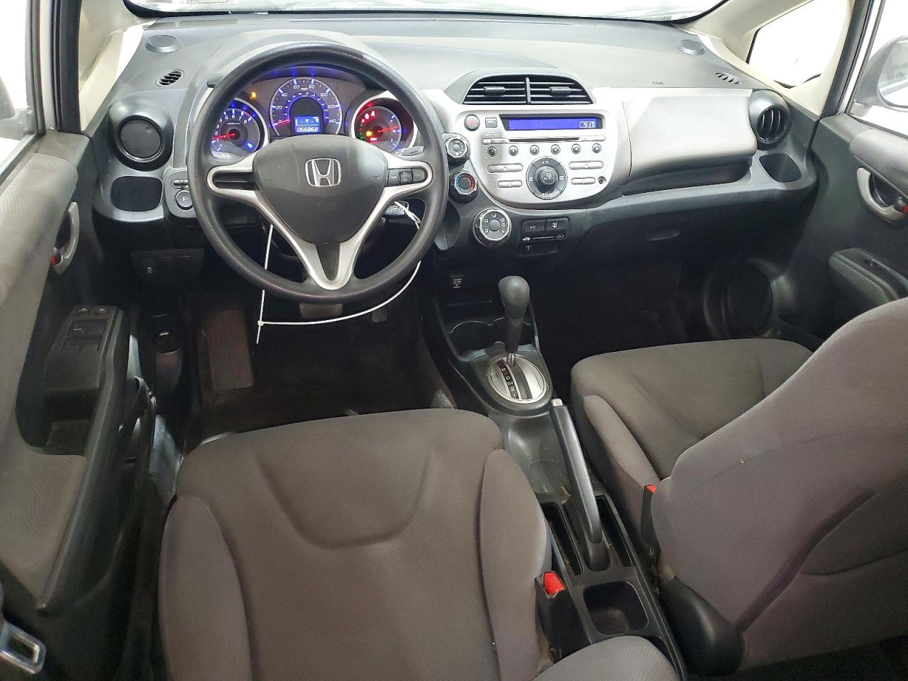 2013 Honda Fit Silver vin: JHMGE8H34DC007906