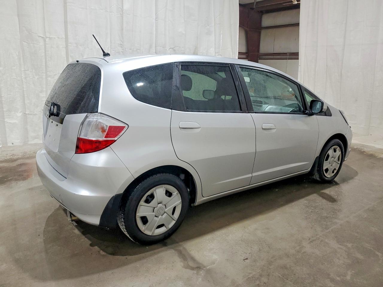 2013 Honda Fit Silver vin: JHMGE8H34DC007906