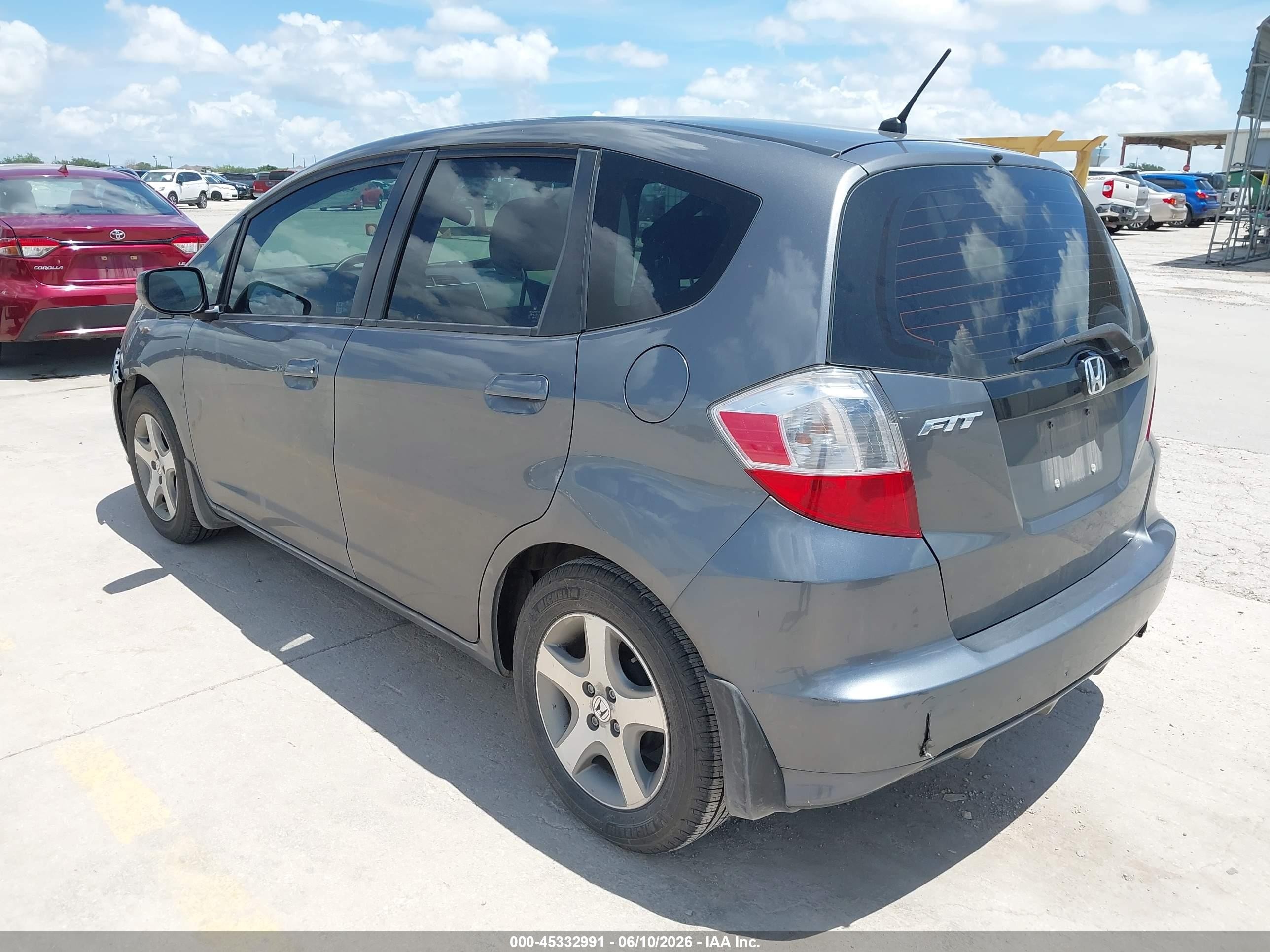 2013 Honda Fit   Gray vin: JHMGE8H34DC017092