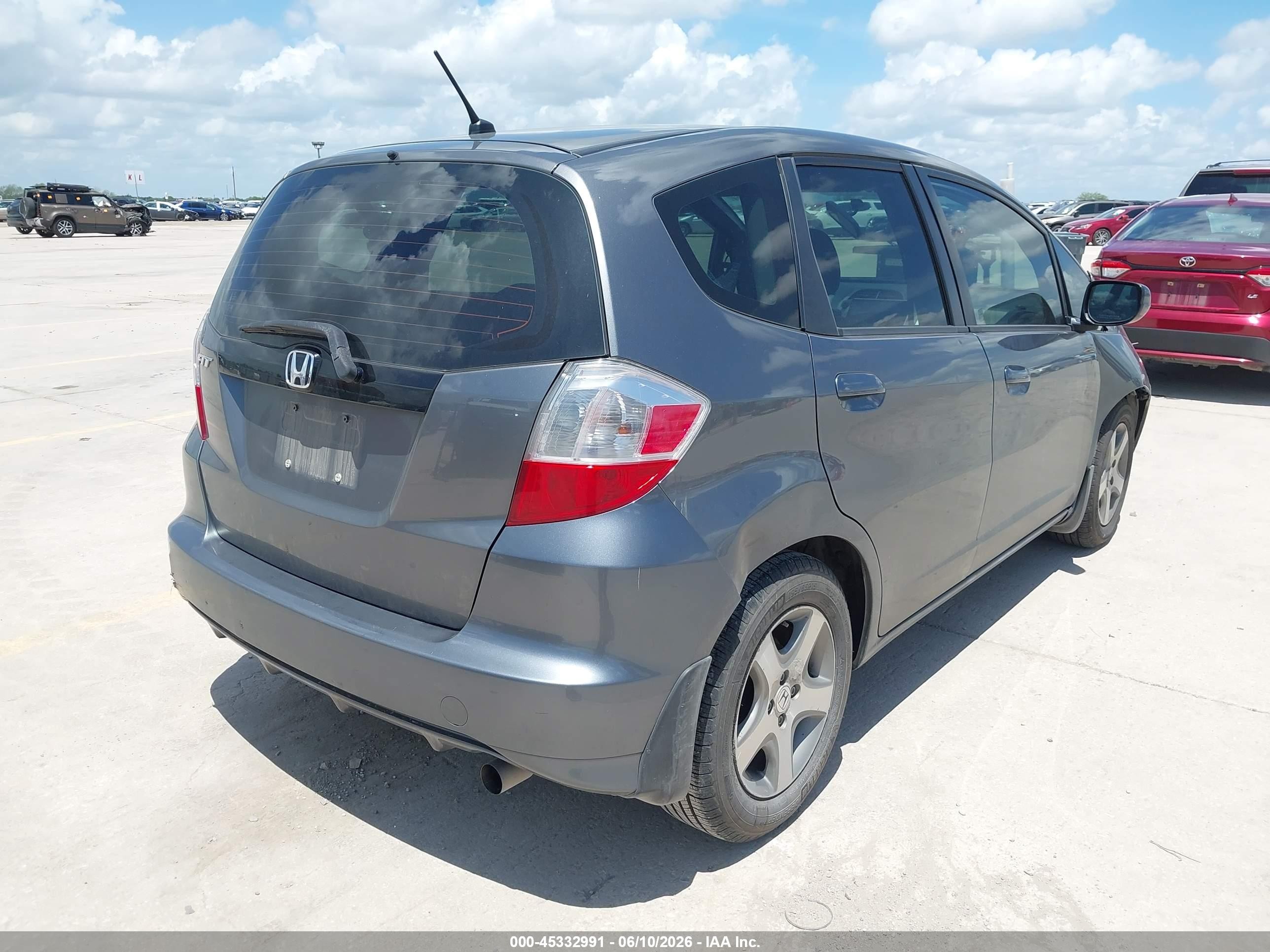 2013 Honda Fit   Gray vin: JHMGE8H34DC017092