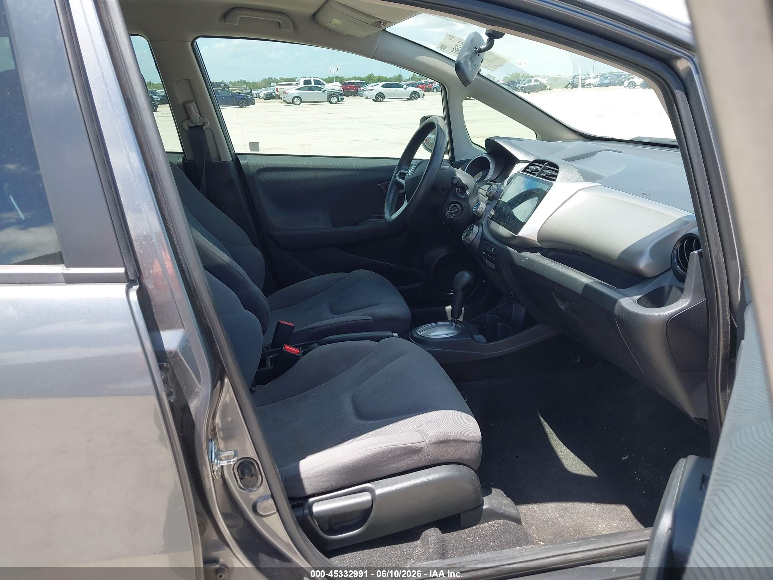 2013 Honda Fit   Gray vin: JHMGE8H34DC017092