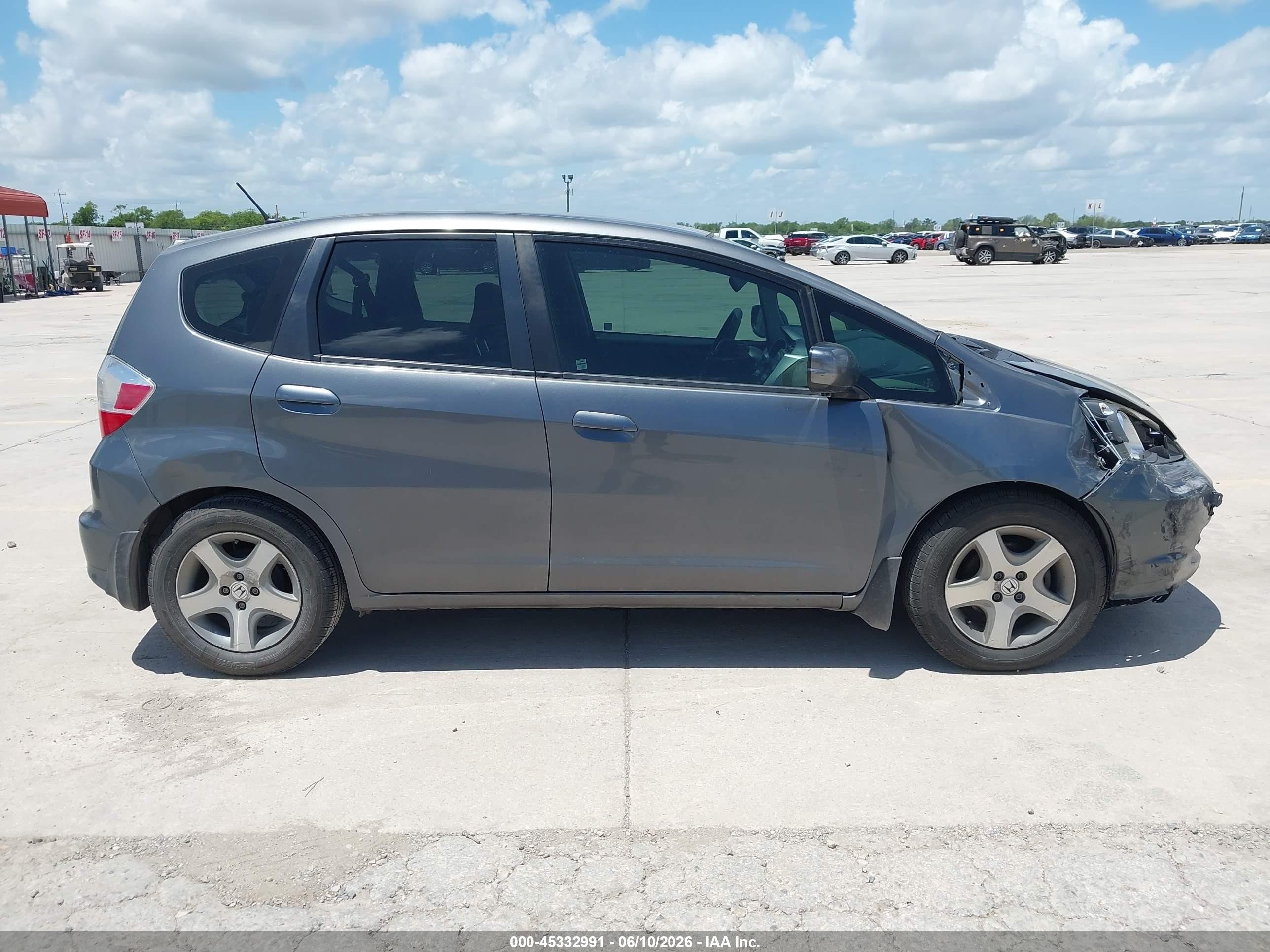 2013 Honda Fit   Gray vin: JHMGE8H34DC017092
