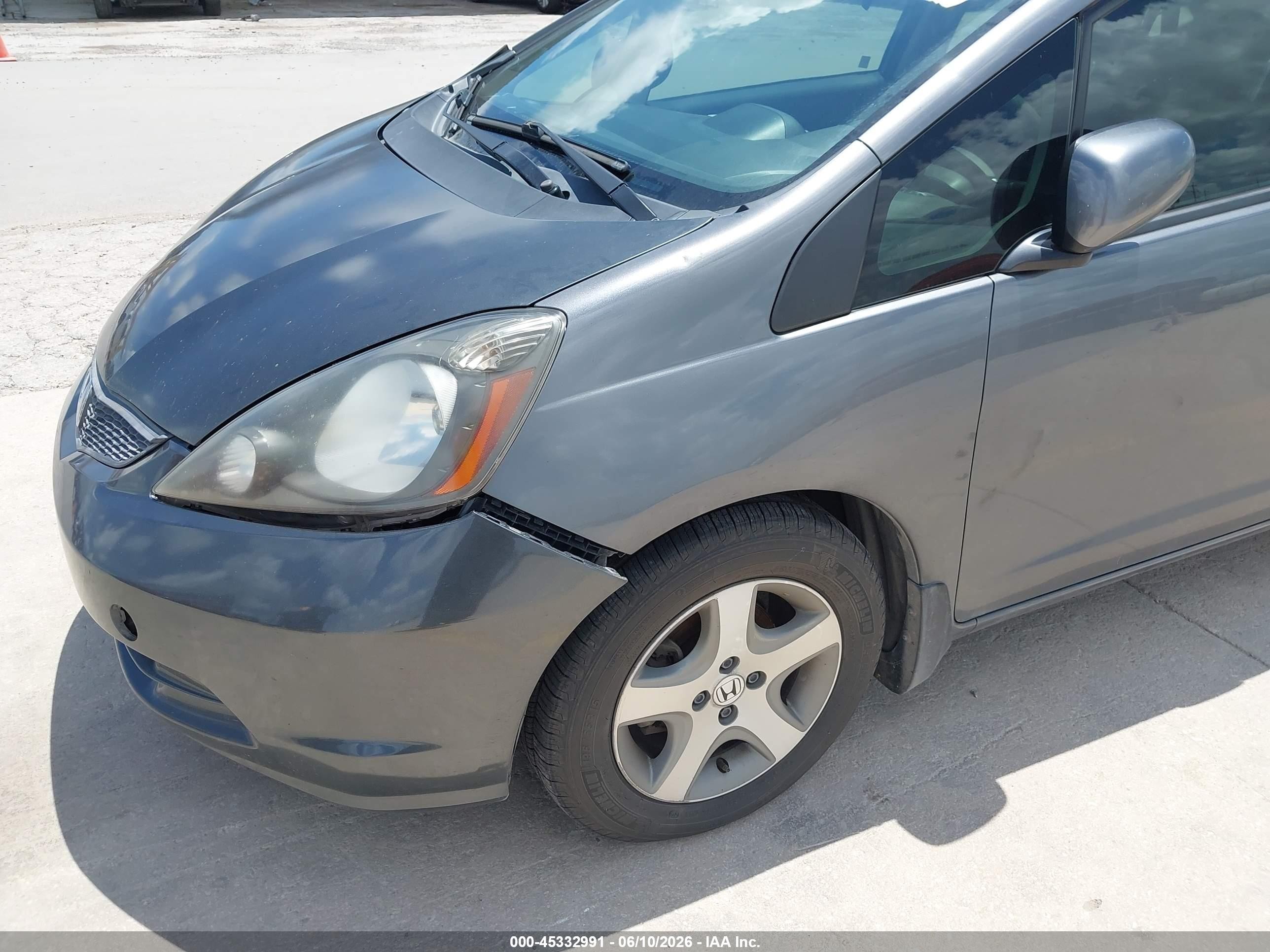 2013 Honda Fit   Gray vin: JHMGE8H34DC017092