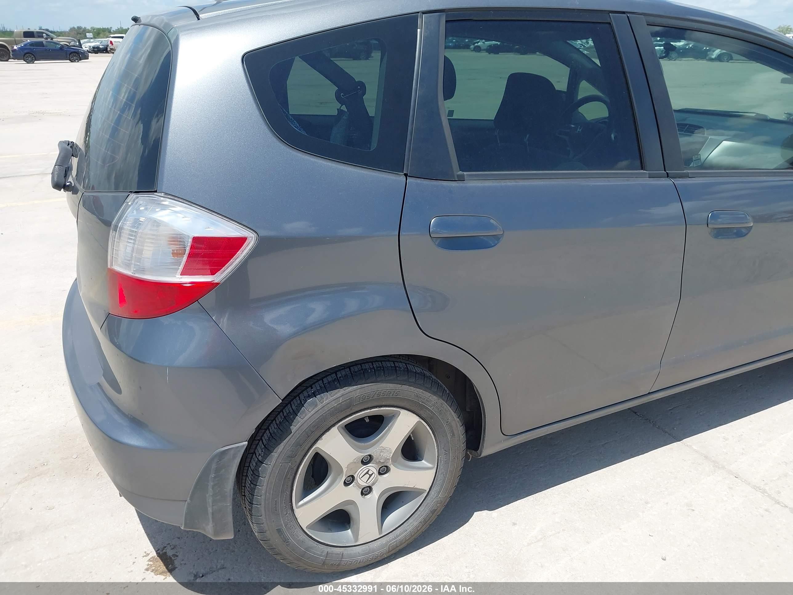 2013 Honda Fit   Gray vin: JHMGE8H34DC017092