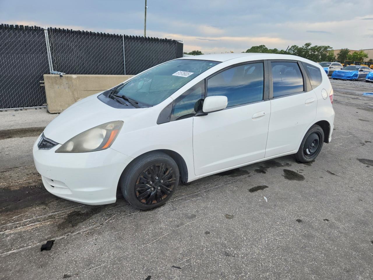 2013 Honda Fit White vin: JHMGE8H34DC018324
