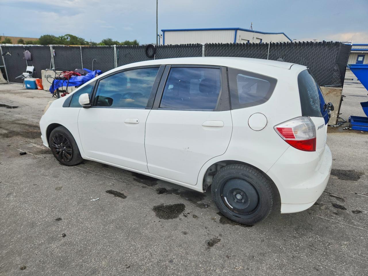 2013 Honda Fit White vin: JHMGE8H34DC018324