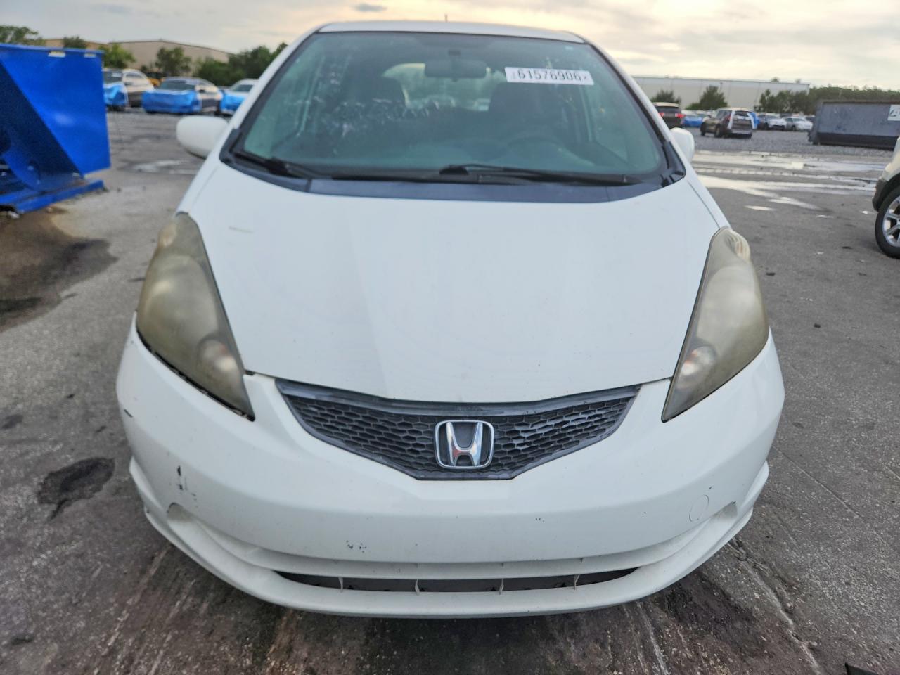 2013 Honda Fit White vin: JHMGE8H34DC018324