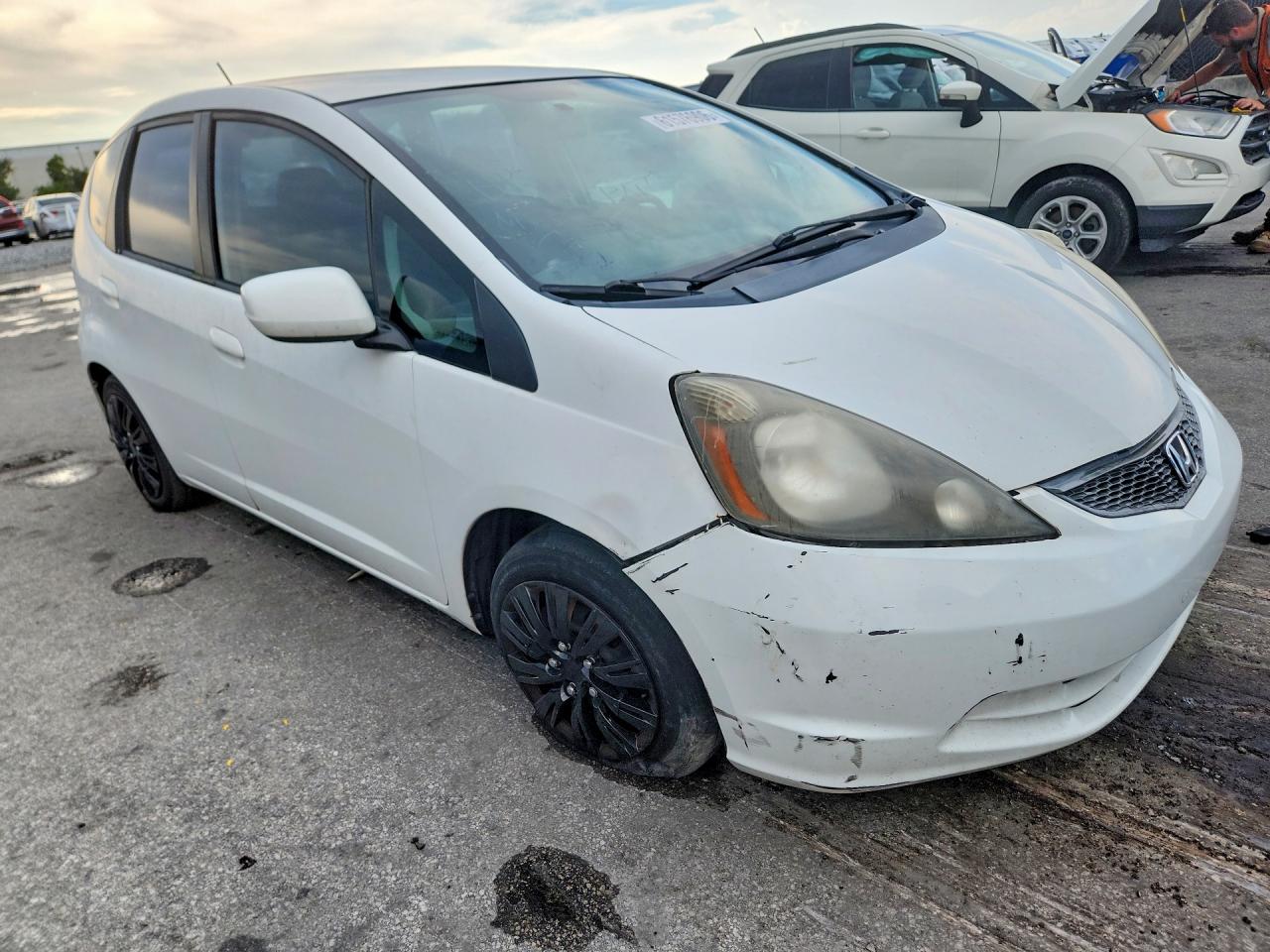 2013 Honda Fit White vin: JHMGE8H34DC018324