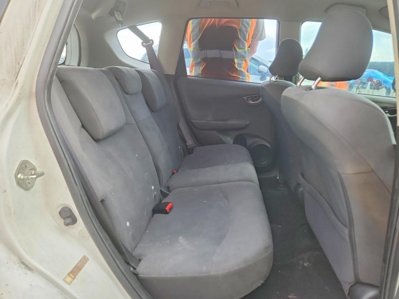 2013 Honda Fit White vin: JHMGE8H34DC018324
