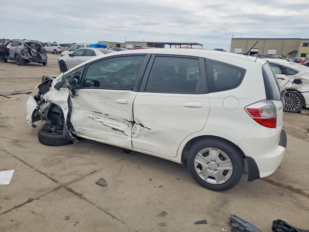 2013 Honda Fit White vin: JHMGE8H34DC038511