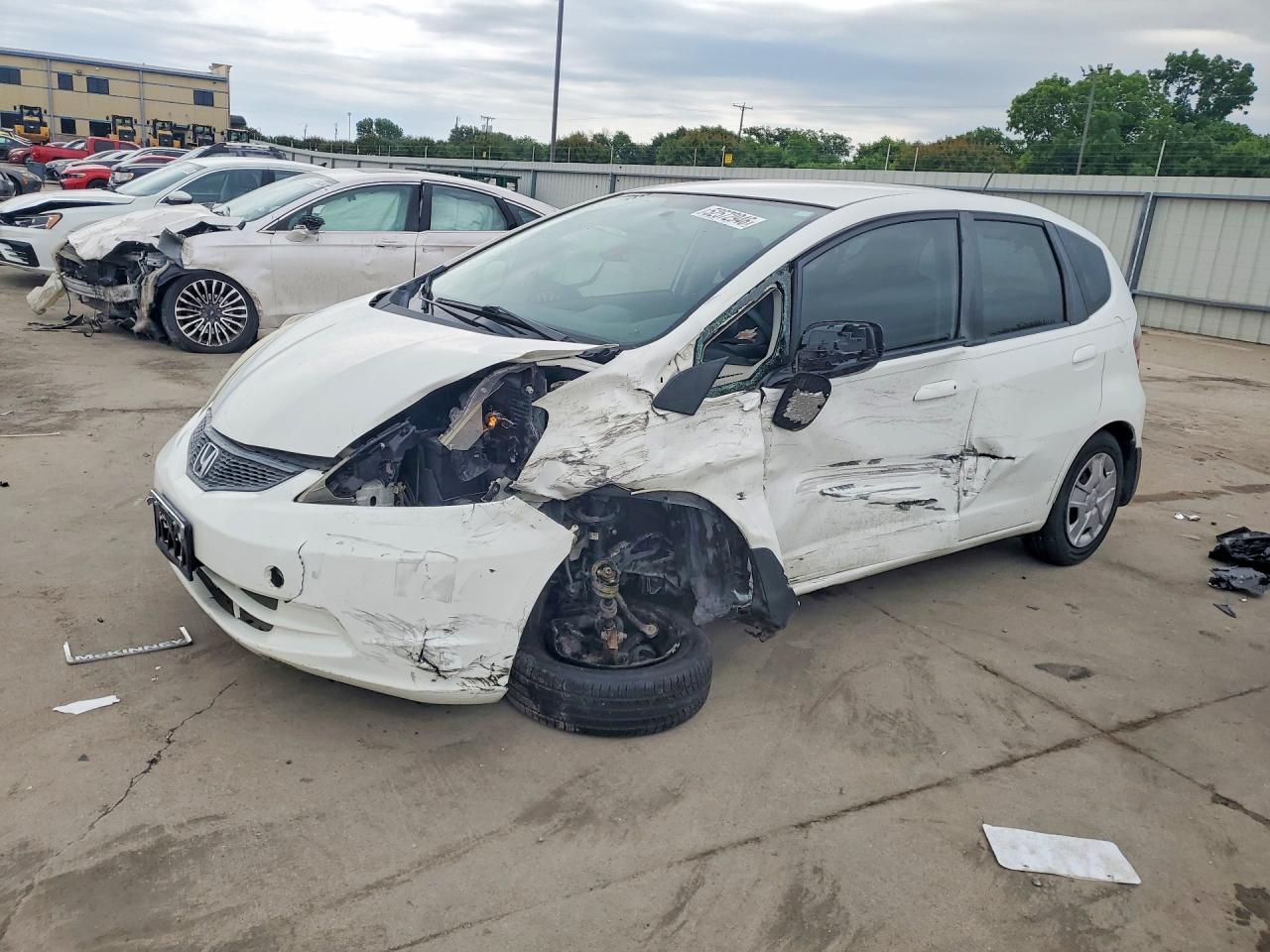 2013 Honda Fit White vin: JHMGE8H34DC038511