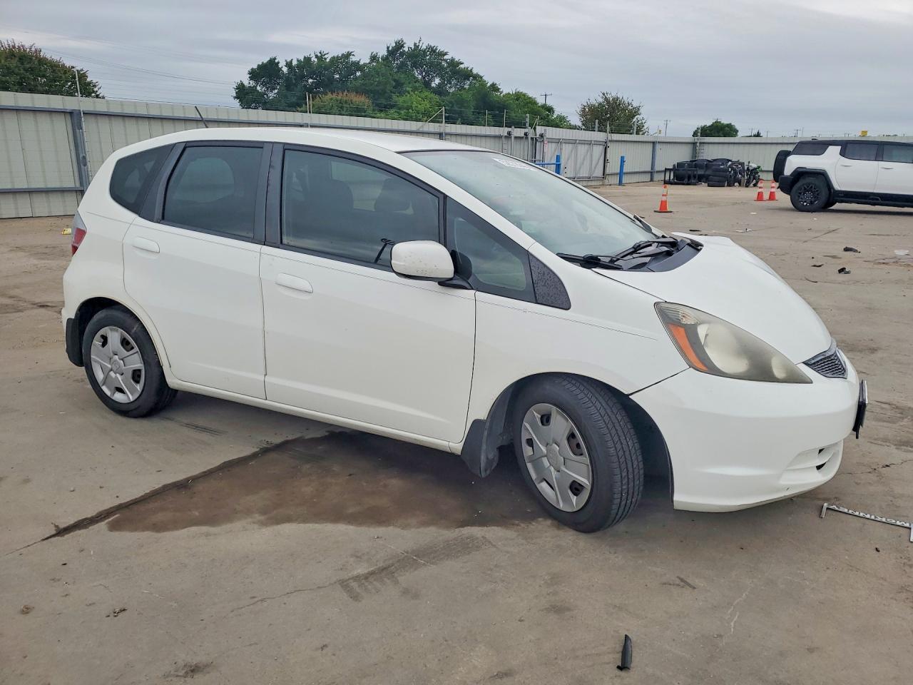 2013 Honda Fit White vin: JHMGE8H34DC038511