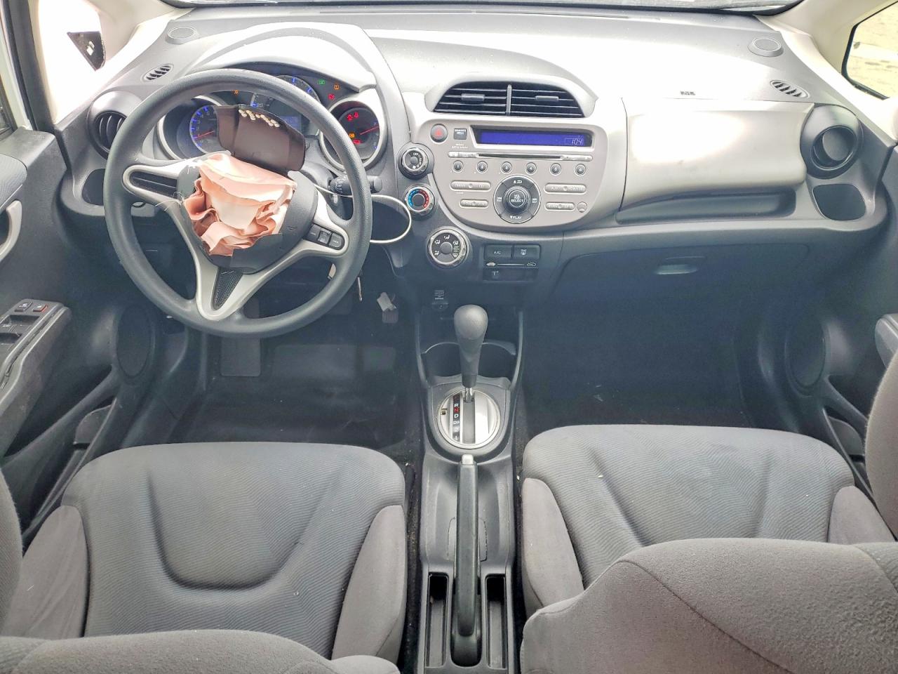 2013 Honda Fit White vin: JHMGE8H34DC038511