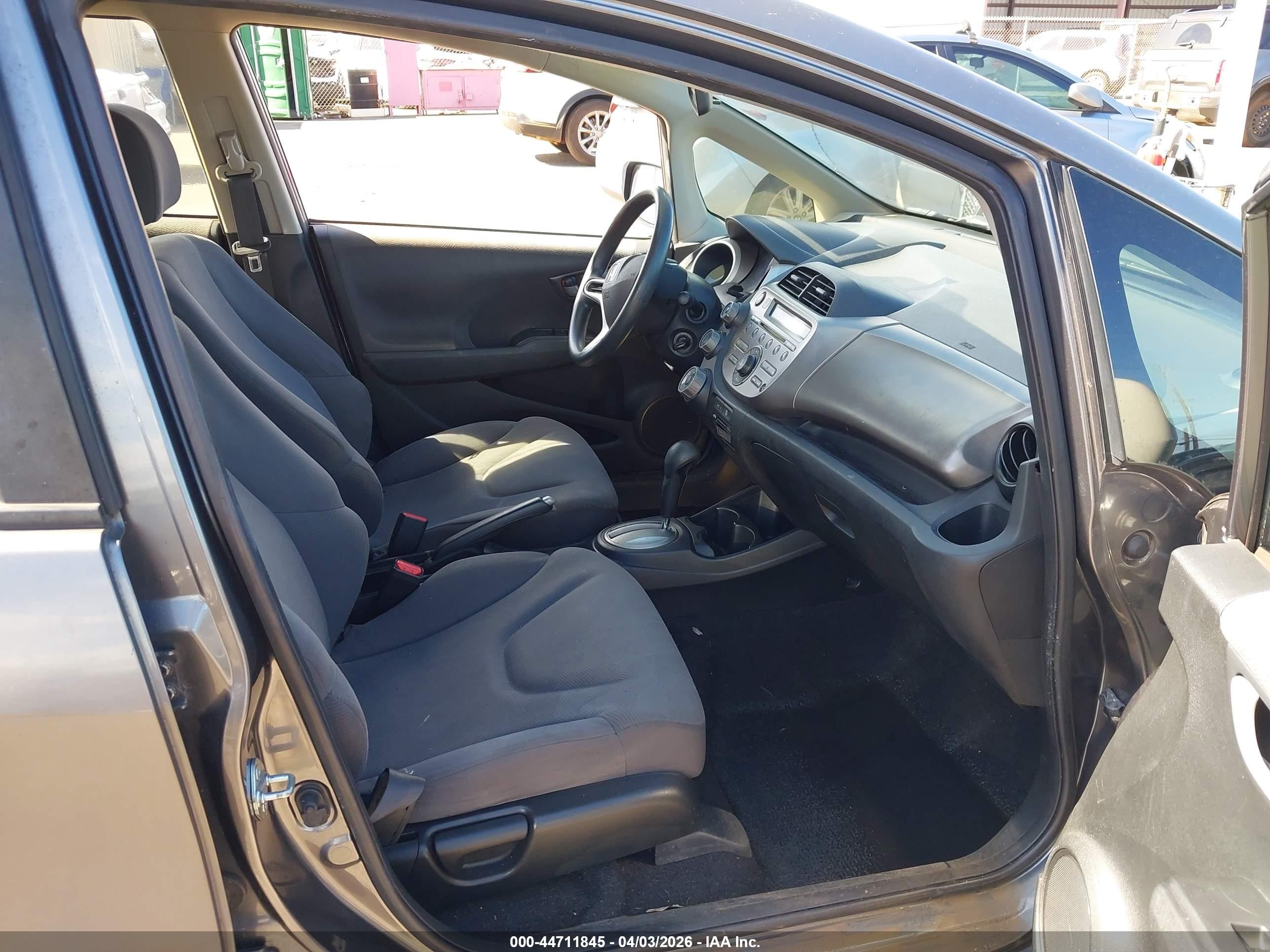 2013 Honda Fit   Gray vin: JHMGE8H34DC071721