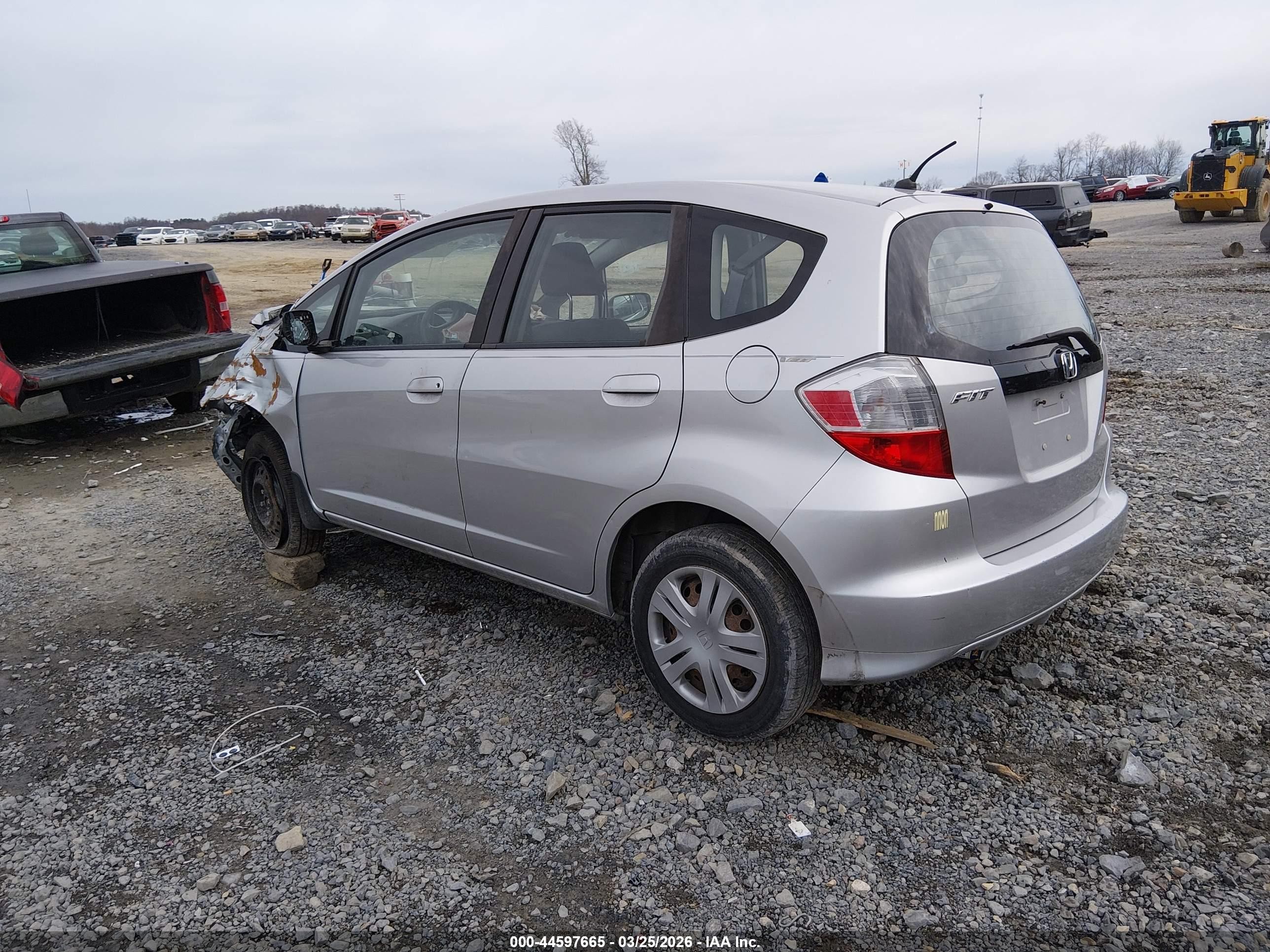 2011 Honda Fit Silver vin: JHMGE8H35BC023982