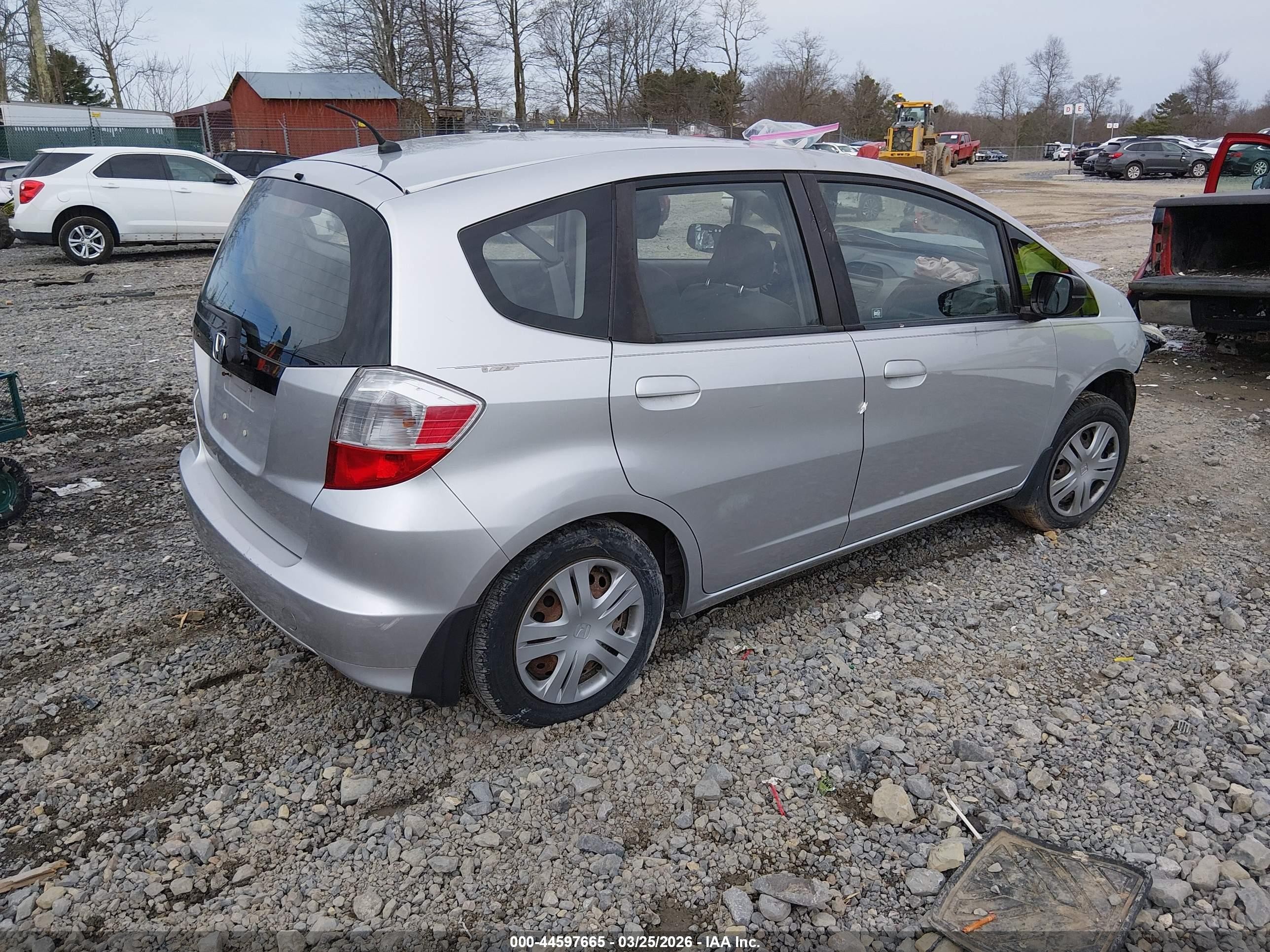 2011 Honda Fit Silver vin: JHMGE8H35BC023982