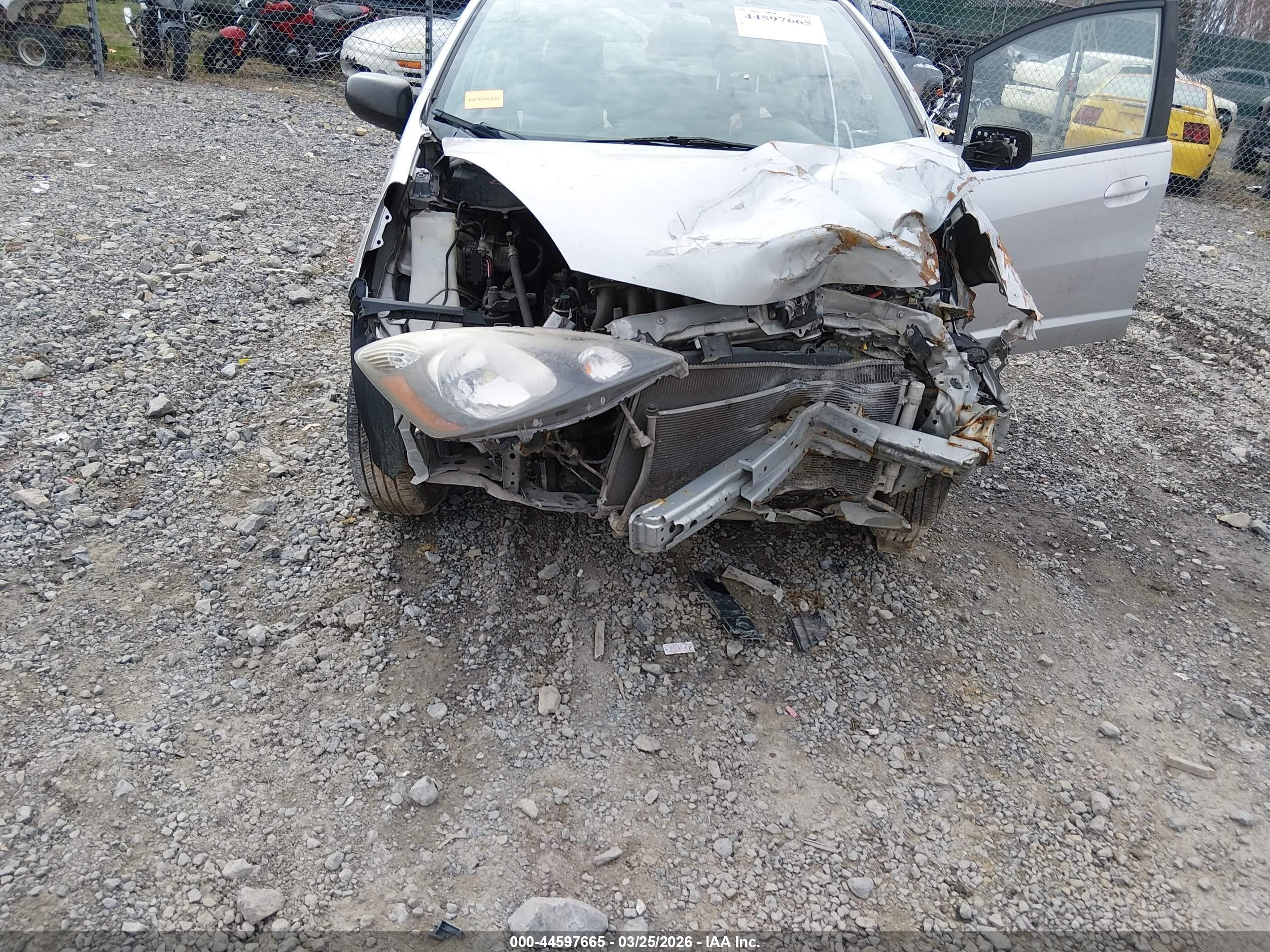 2011 Honda Fit Silver vin: JHMGE8H35BC023982