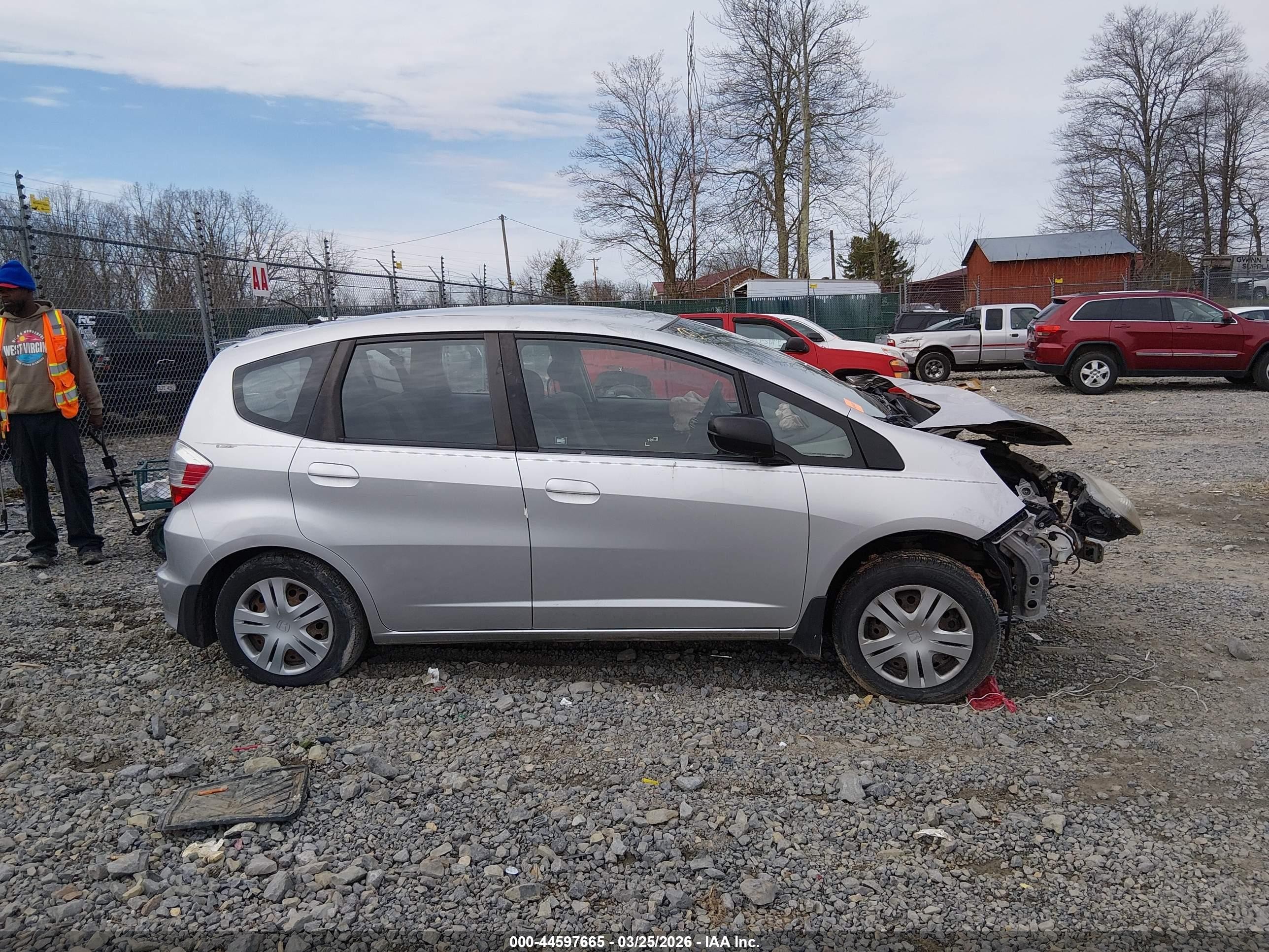 2011 Honda Fit Silver vin: JHMGE8H35BC023982