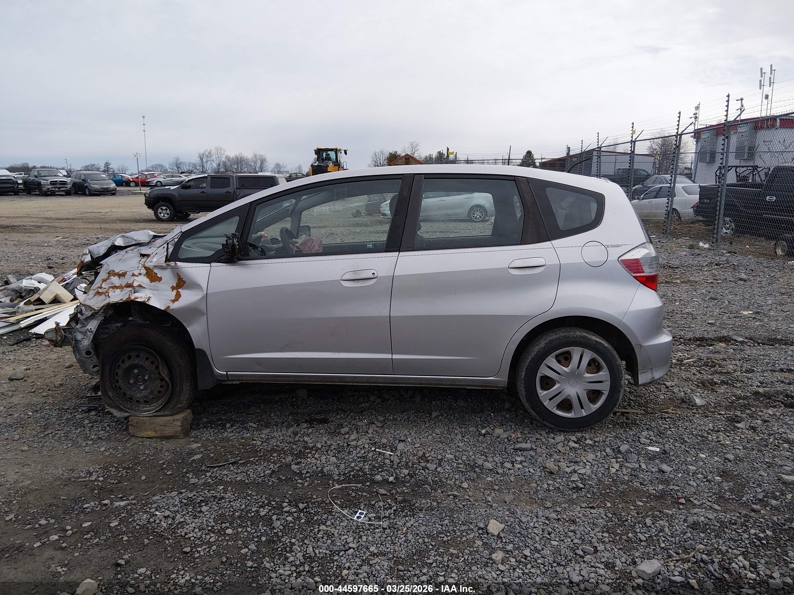 2011 Honda Fit Silver vin: JHMGE8H35BC023982