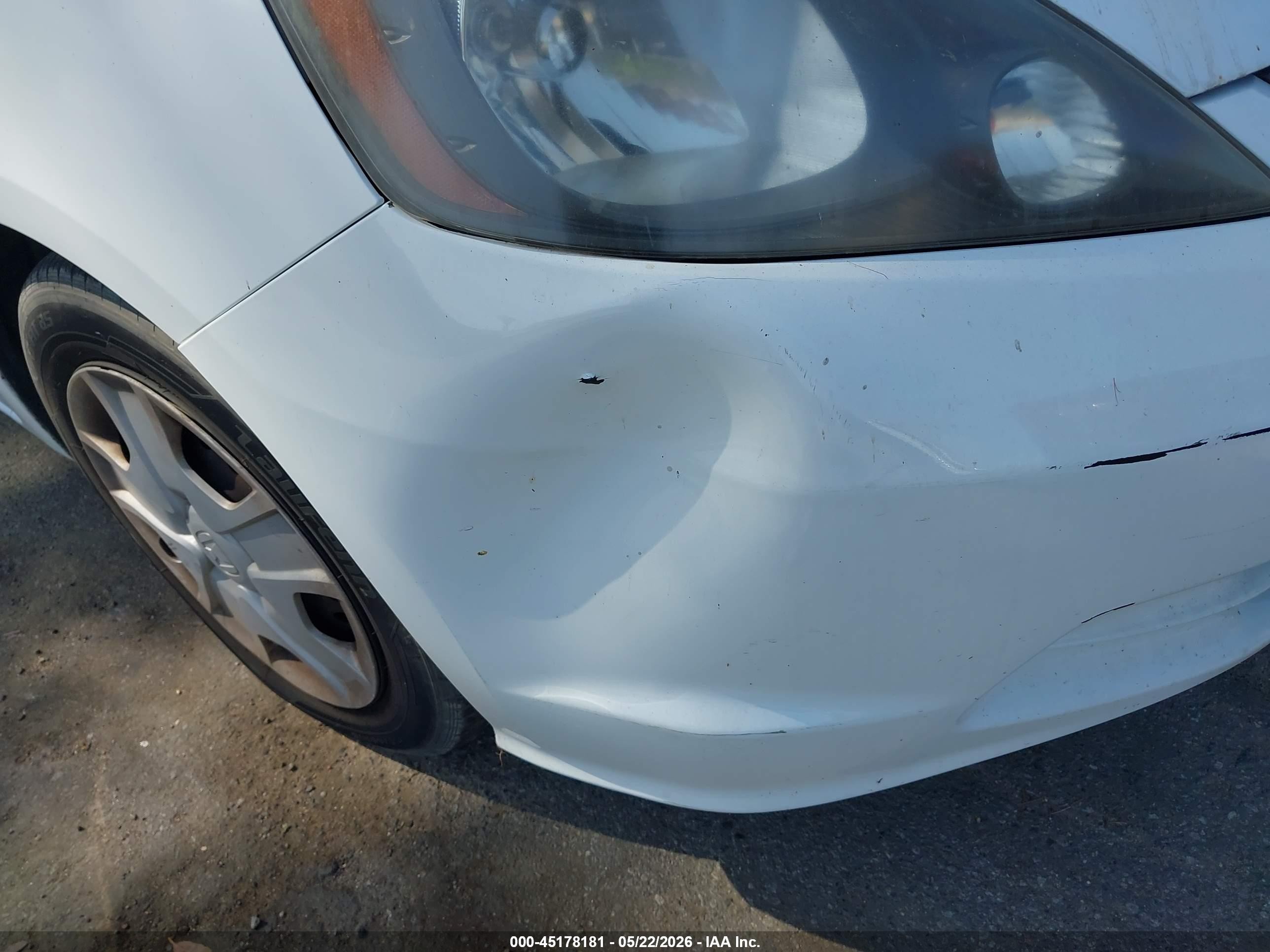 2013 Honda Fit White vin: JHMGE8H35DC022995