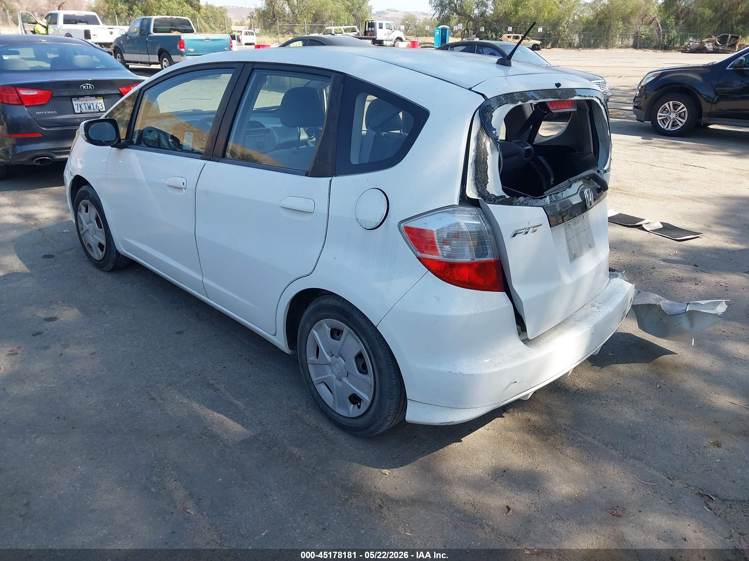 2013 Honda Fit White vin: JHMGE8H35DC022995