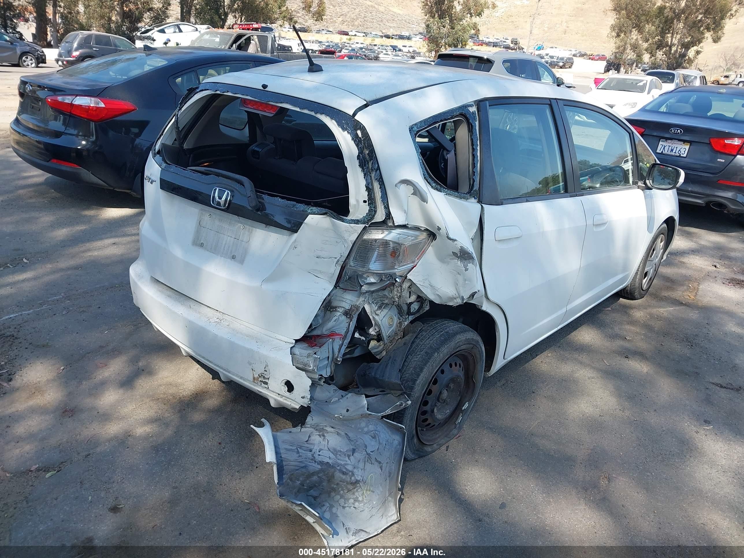 2013 Honda Fit White vin: JHMGE8H35DC022995