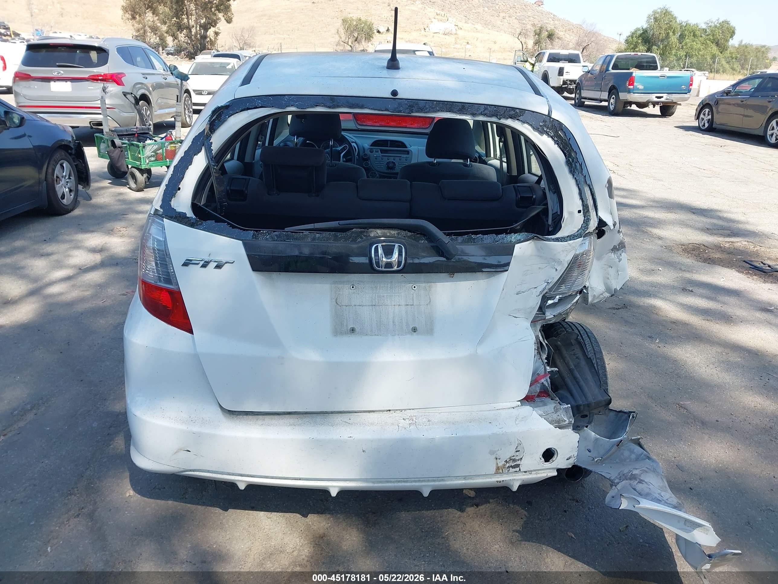2013 Honda Fit White vin: JHMGE8H35DC022995