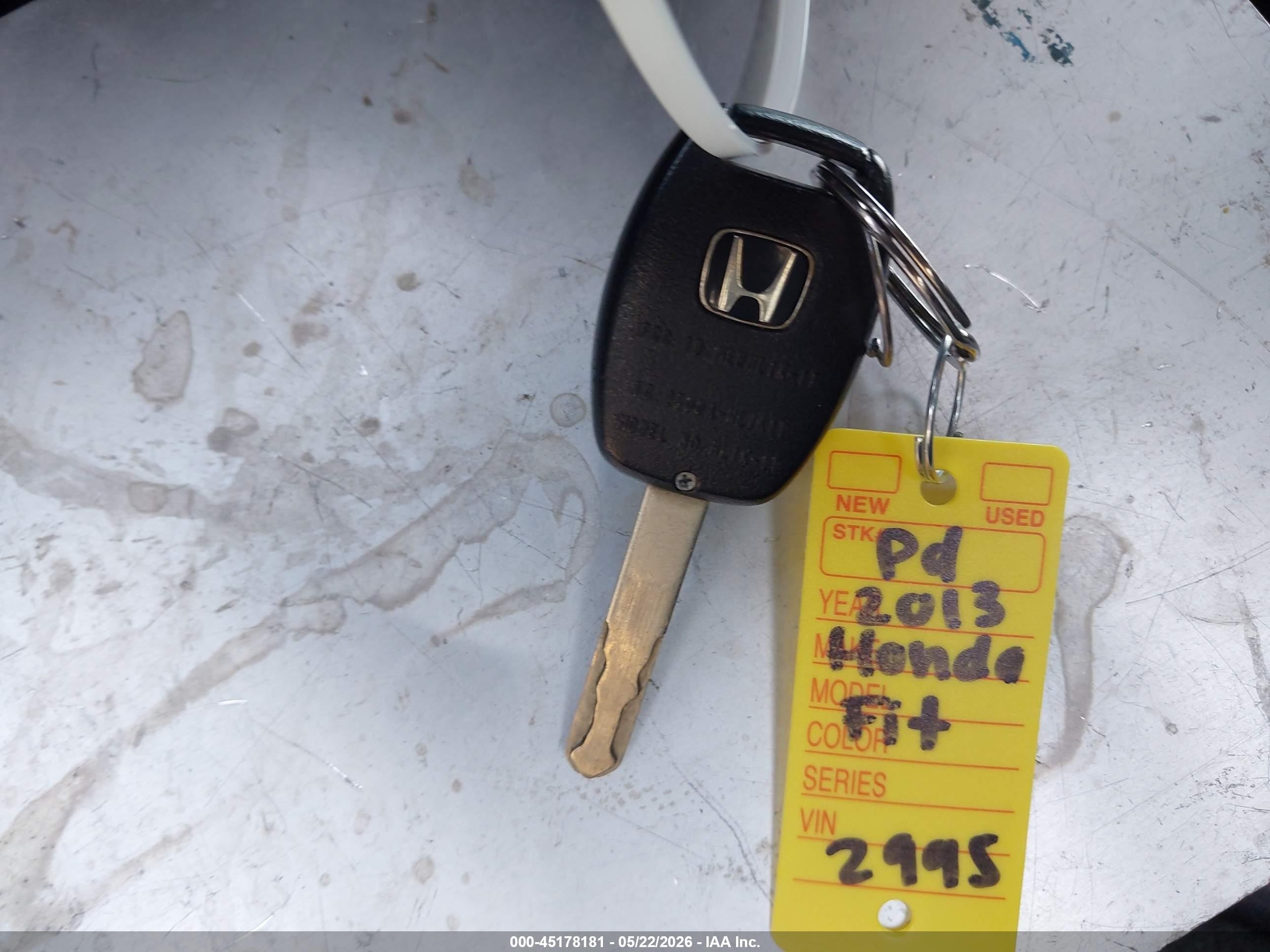 2013 Honda Fit White vin: JHMGE8H35DC022995
